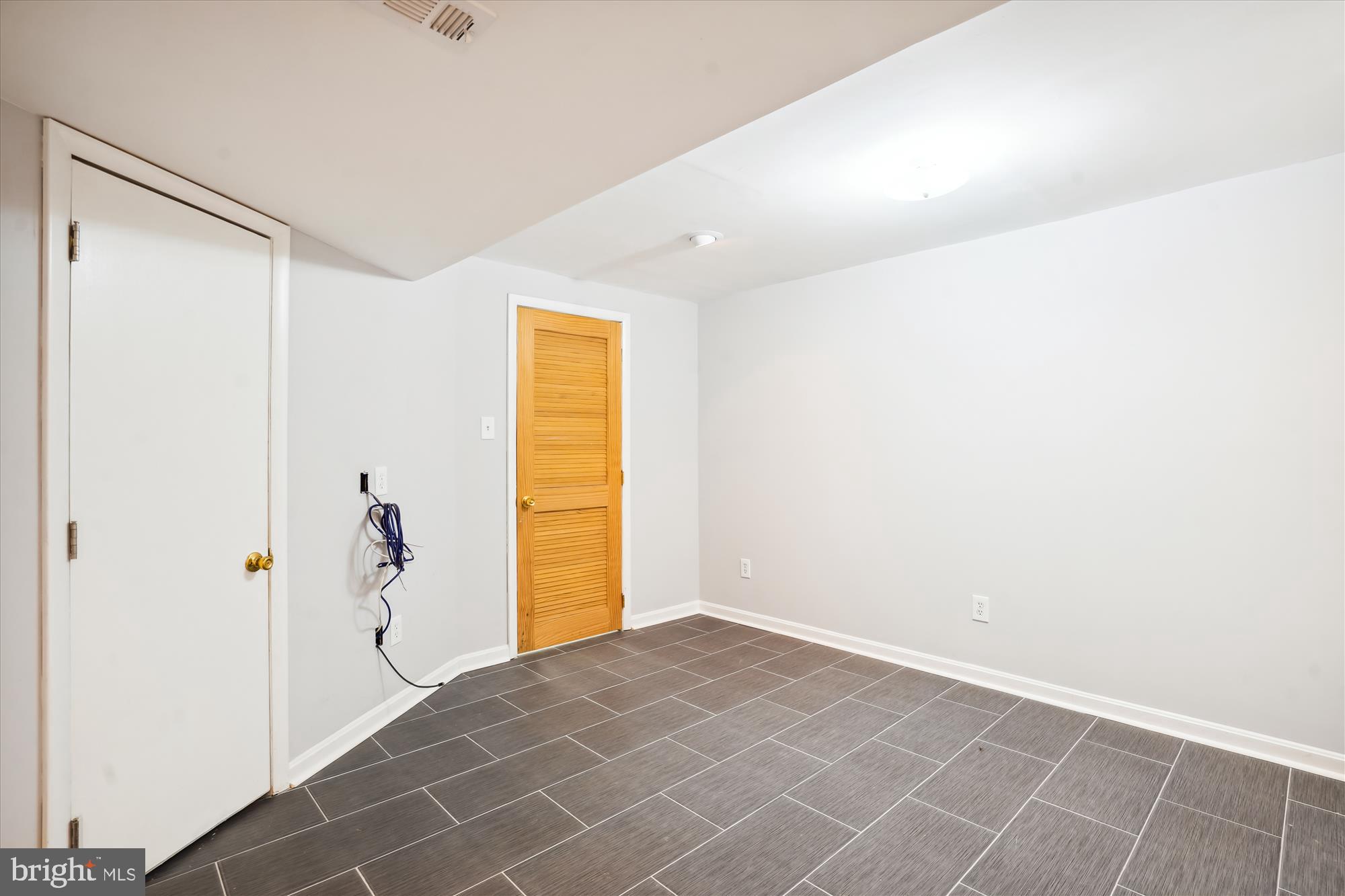 SLEEPY HOLLOW KNOLL - Residential Lease