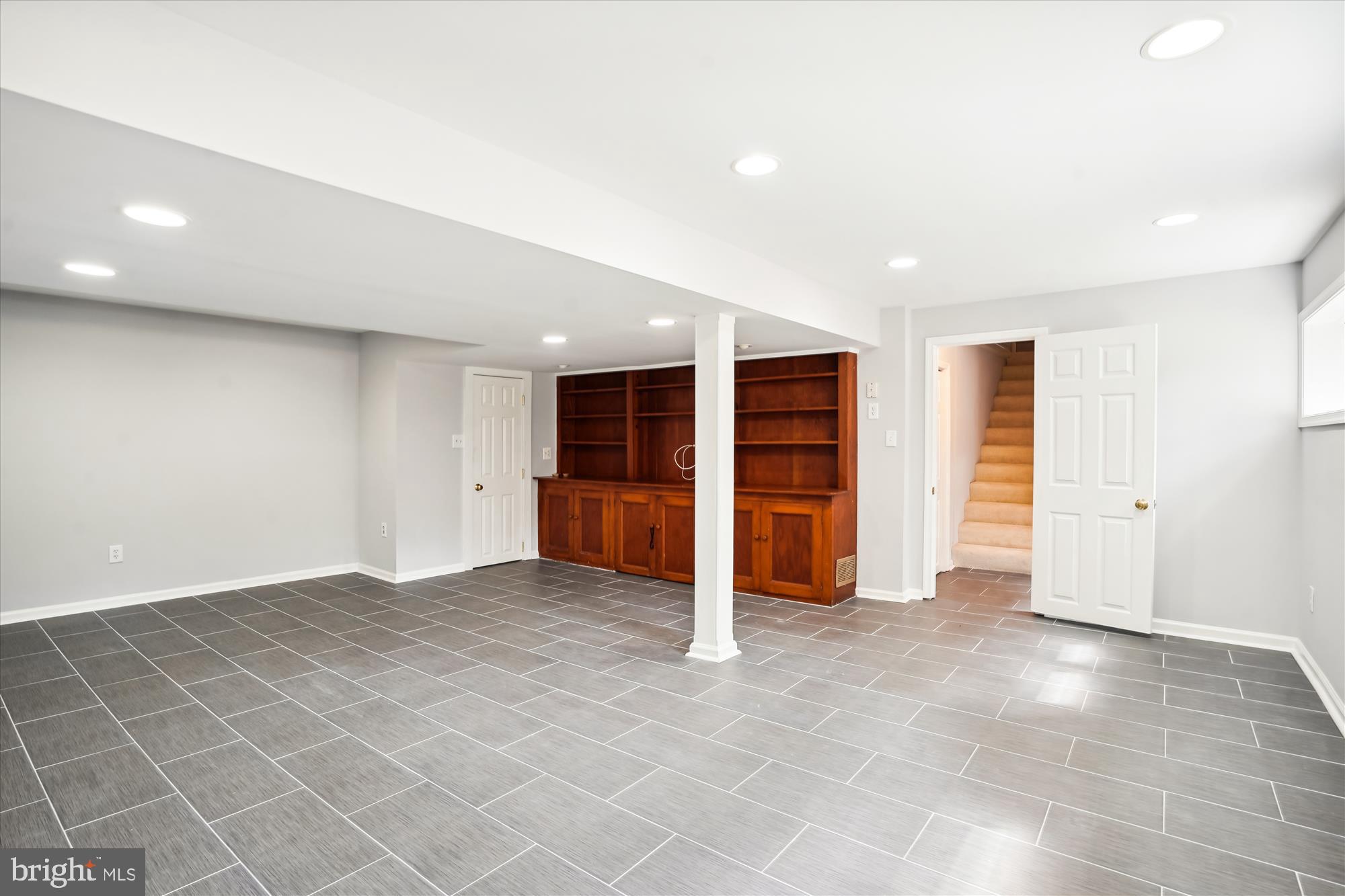 SLEEPY HOLLOW KNOLL - Residential Lease