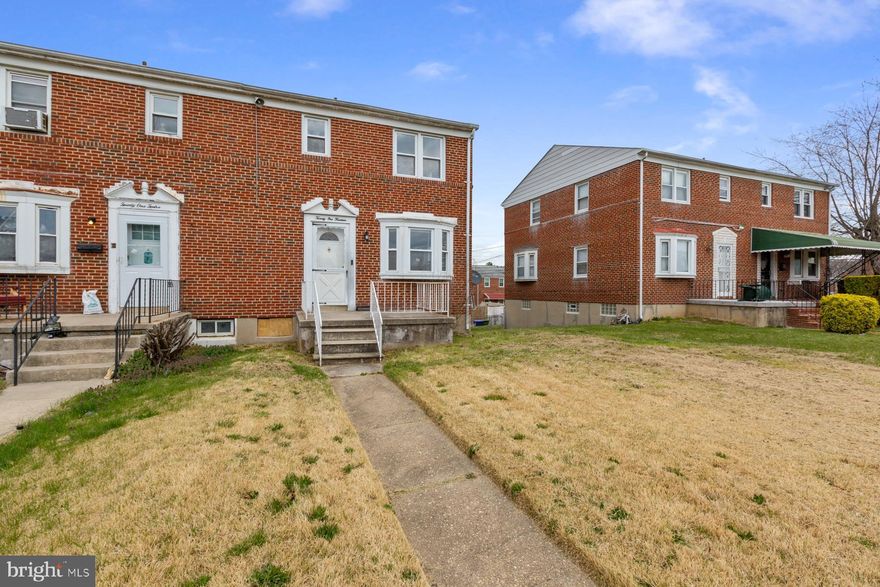 Come view this diamond in the rough! Perfect home for savvy buyers or an investor looking for a cash flow property. Offer deadline Friday, April 8th at 5pm