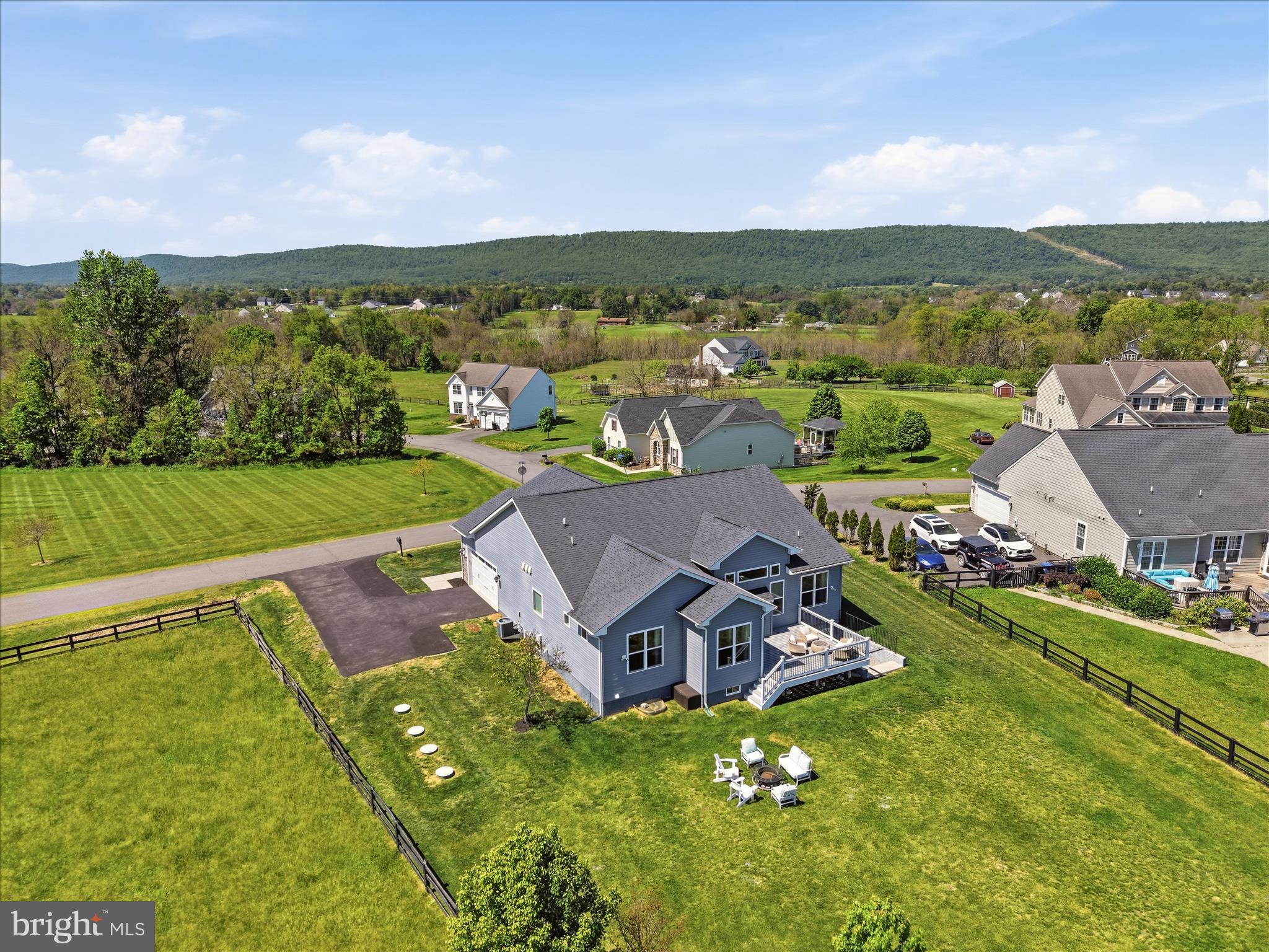 DUTCHMANS CREEK - Residential