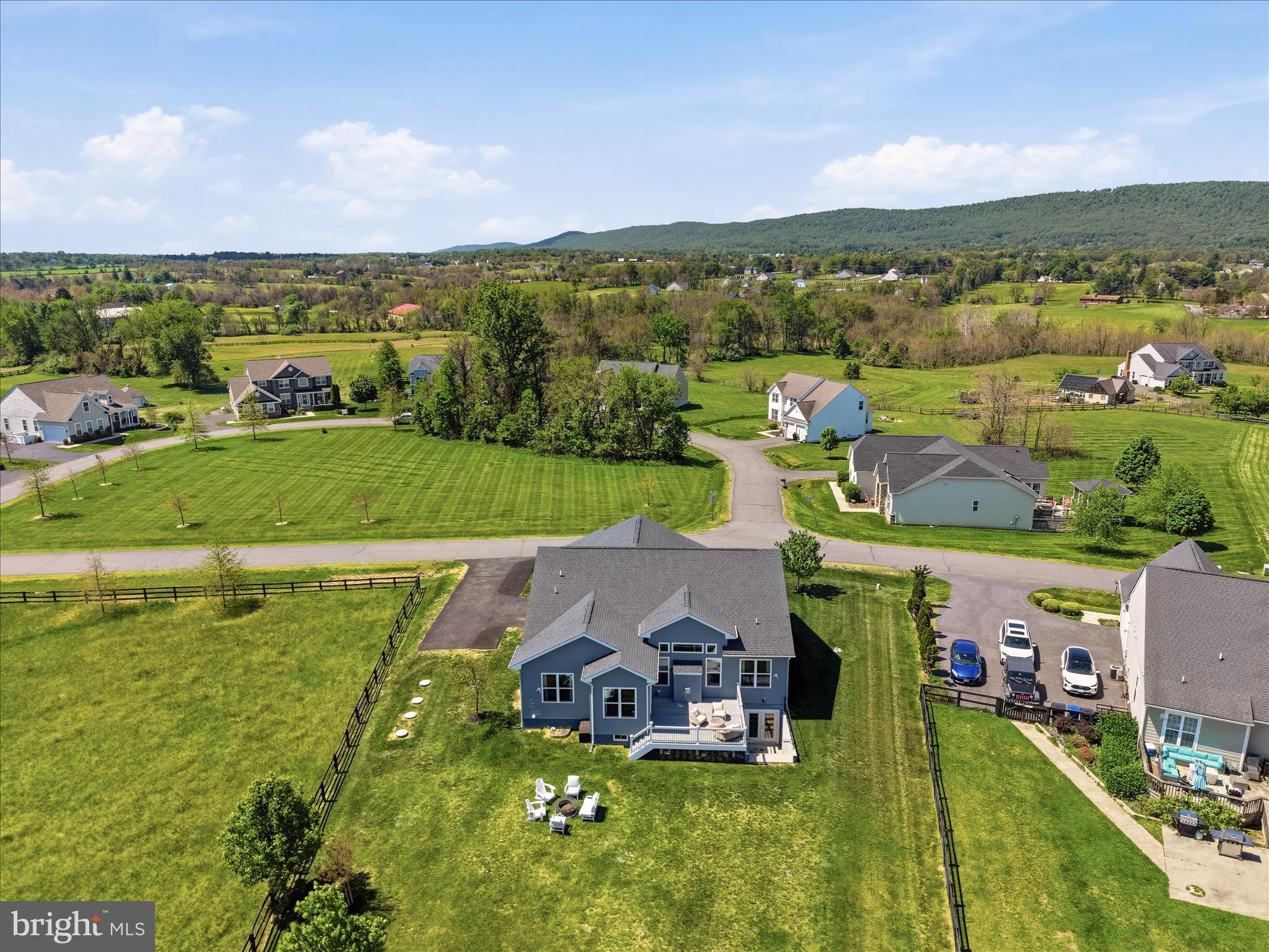 DUTCHMANS CREEK - Residential
