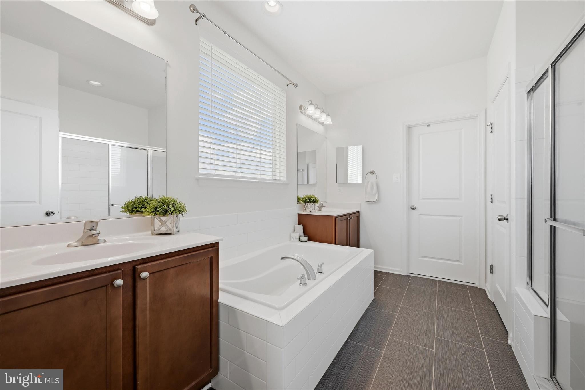 DUTCHMANS CREEK - Residential