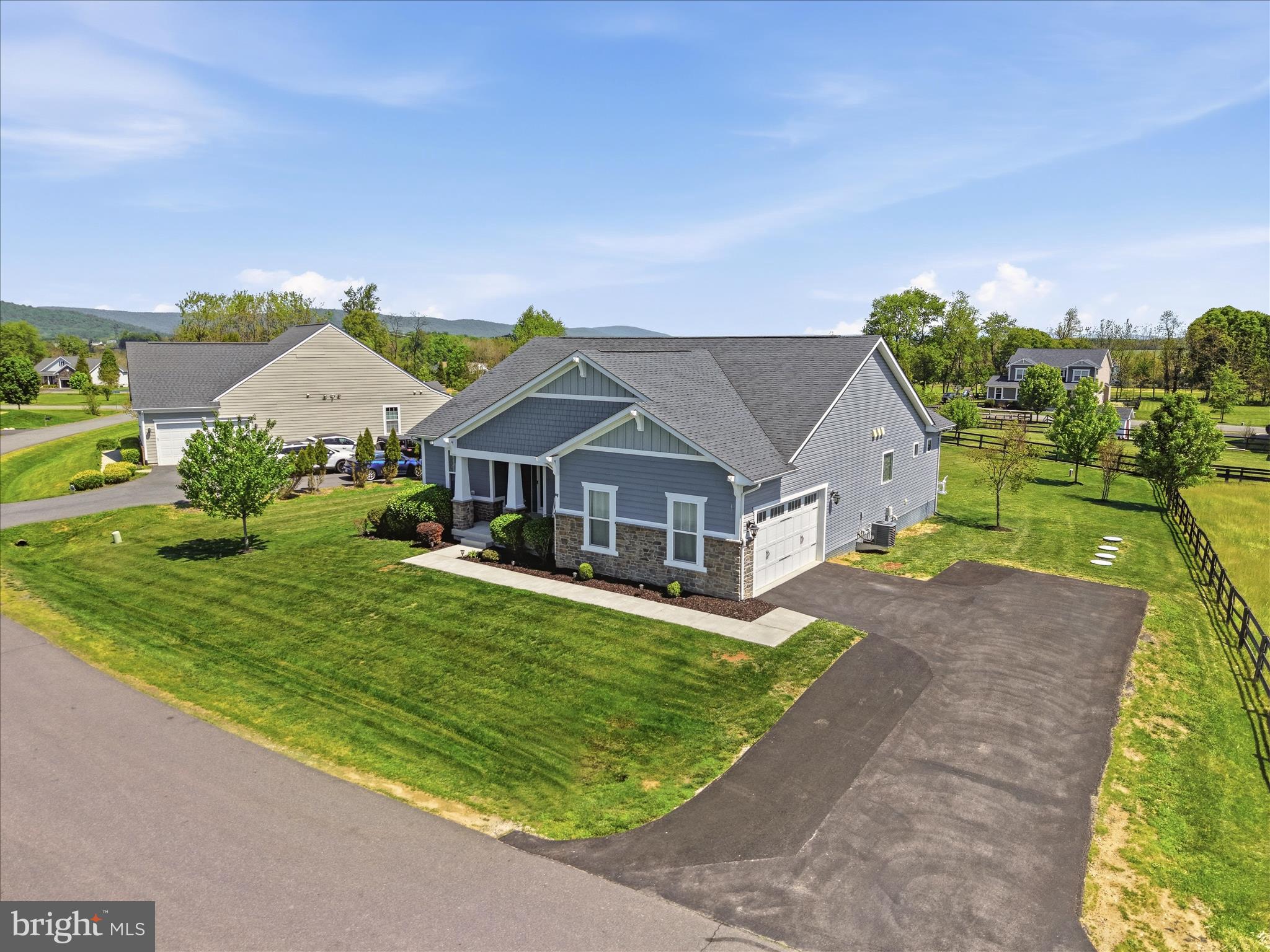 DUTCHMANS CREEK - Residential