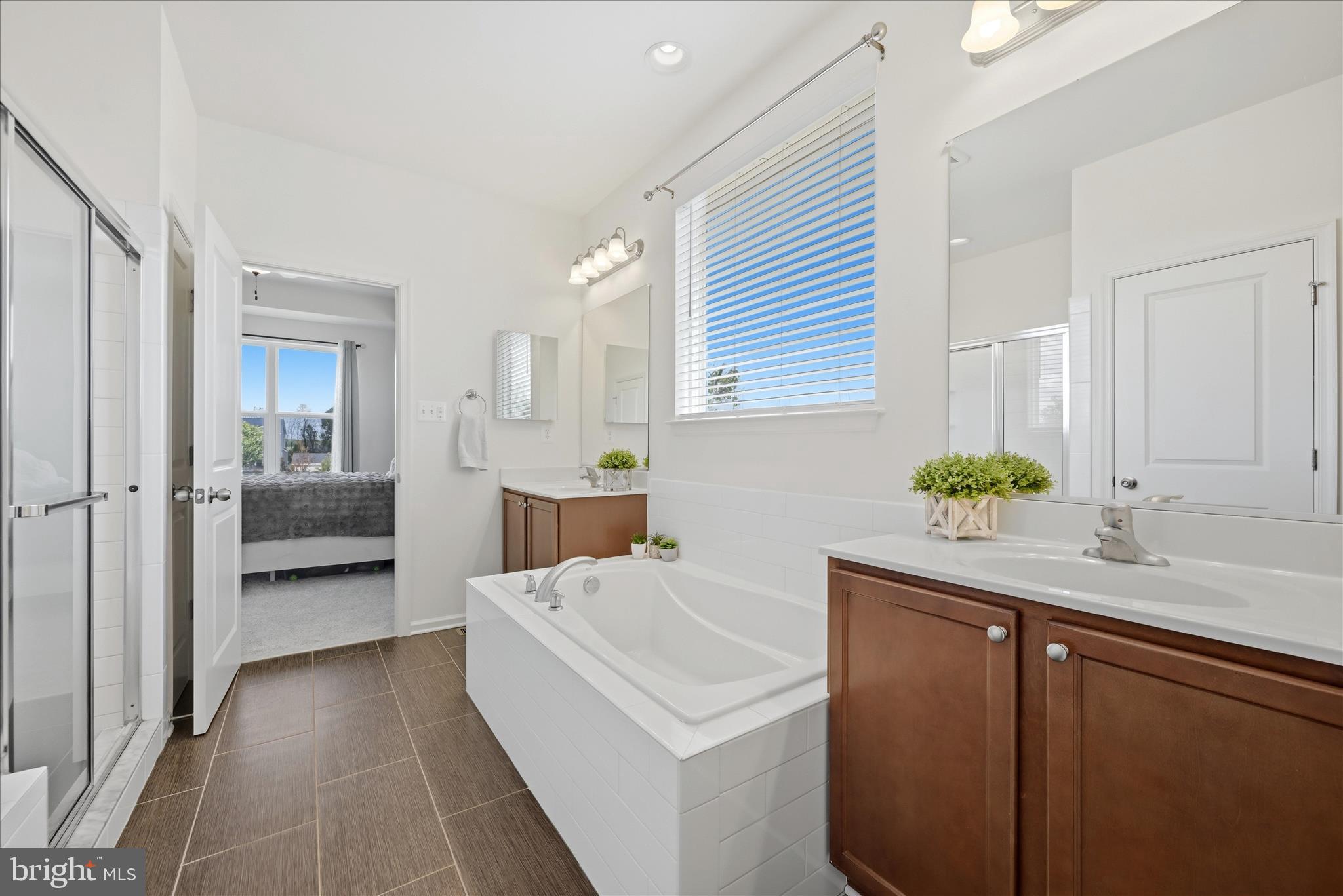 DUTCHMANS CREEK - Residential