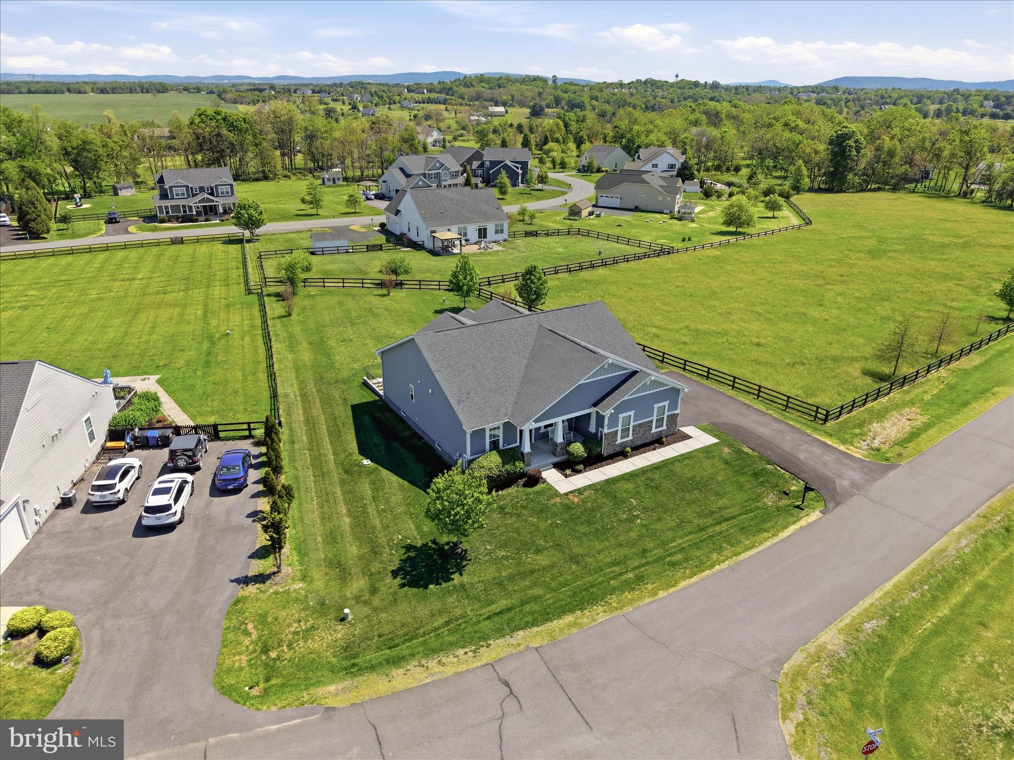 DUTCHMANS CREEK - Residential