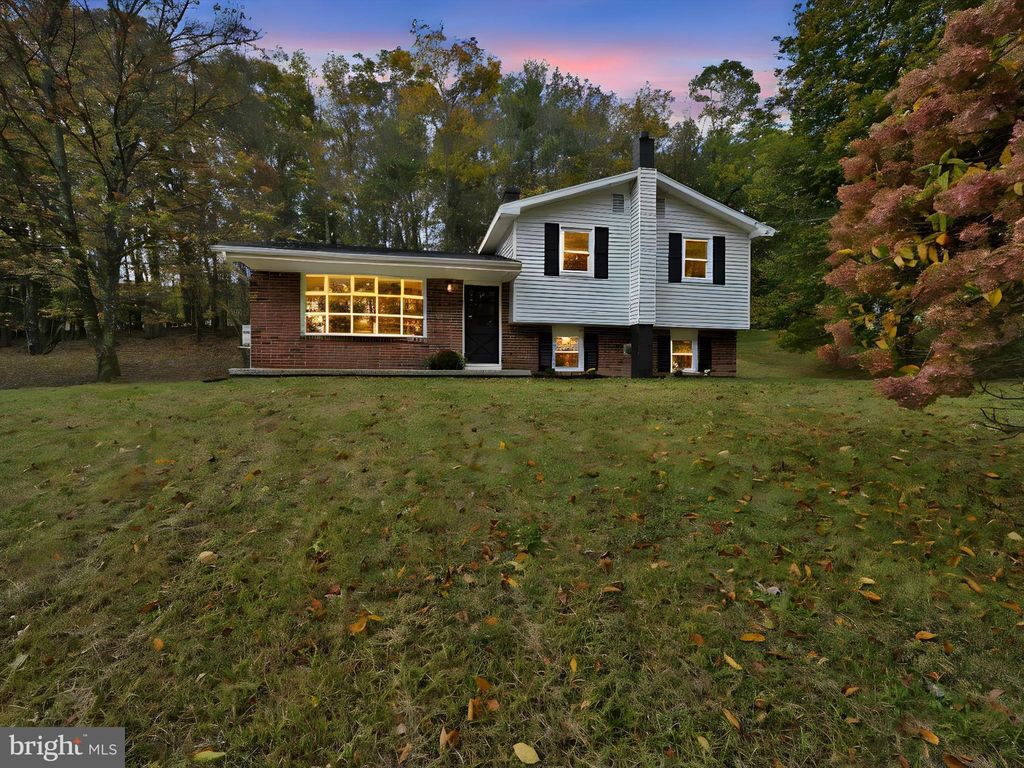 Photo of 139 W White Birch Road, ORWIGSBURG, PA 17961 (MLS # PASK2024020)