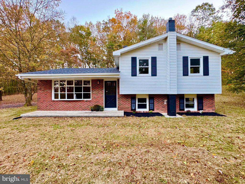 Photo of 139 W White Birch Road, ORWIGSBURG, PA 17961 (MLS # PASK2024020)