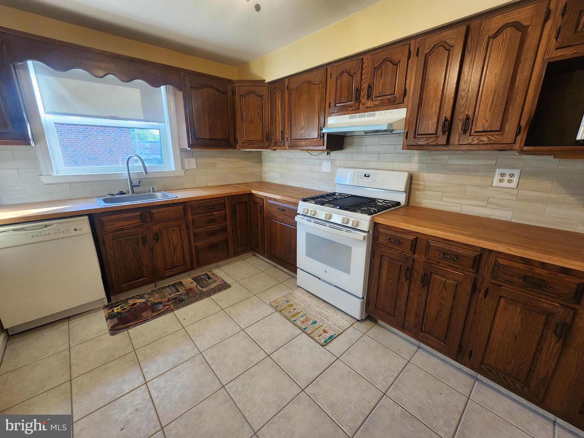 WALTON PARK - Residential Lease