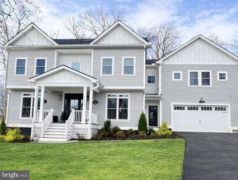 Photo of 1304 Gahant Road, ALEXANDRIA, VA 22308 (MLS # VAFX2295532)