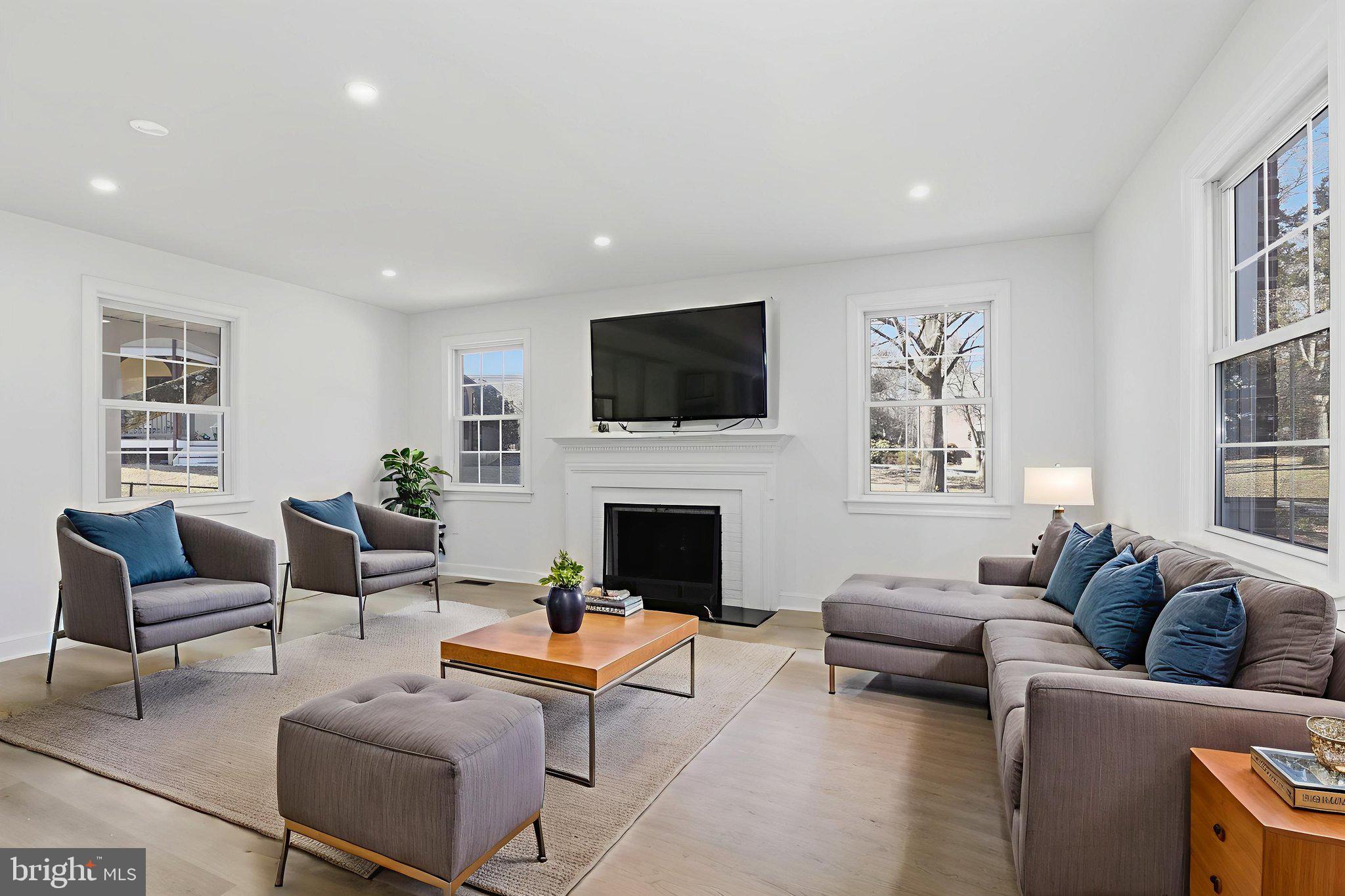 SEVEN OAKS - Residential