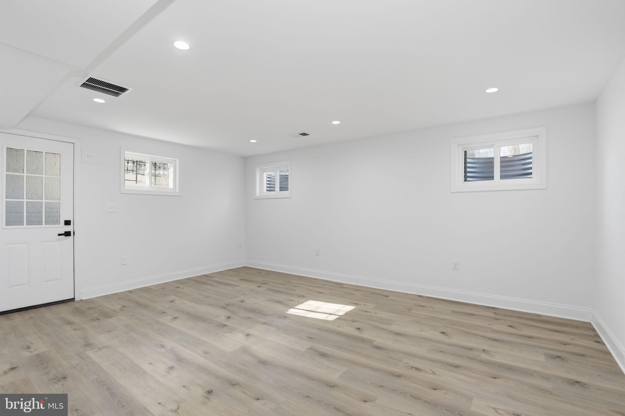 SEVEN OAKS - Residential