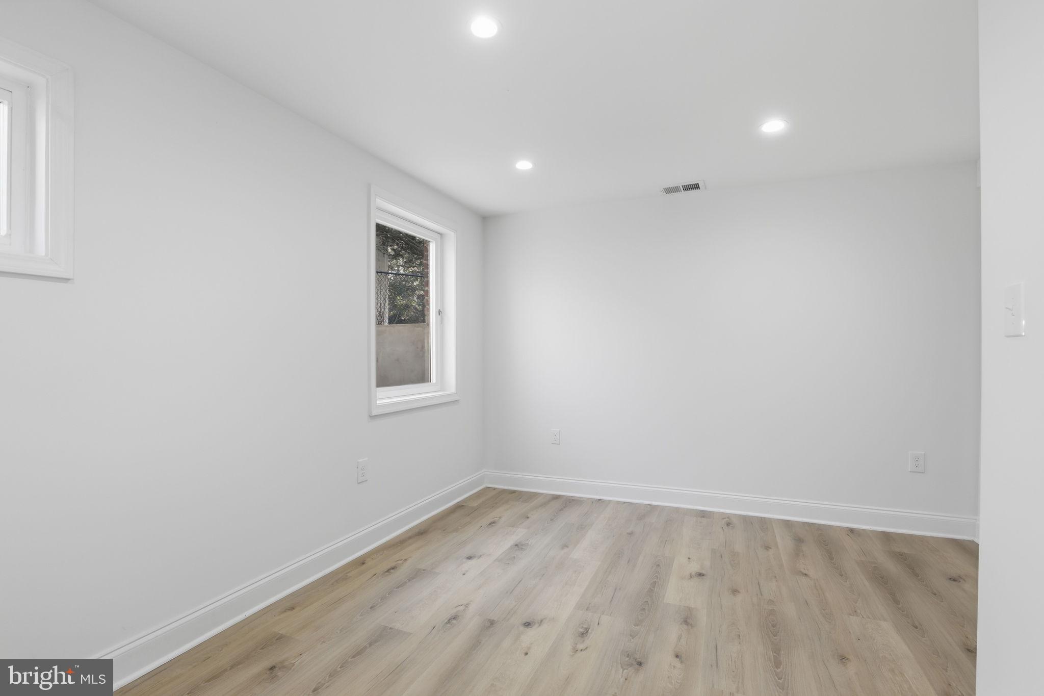 SEVEN OAKS - Residential