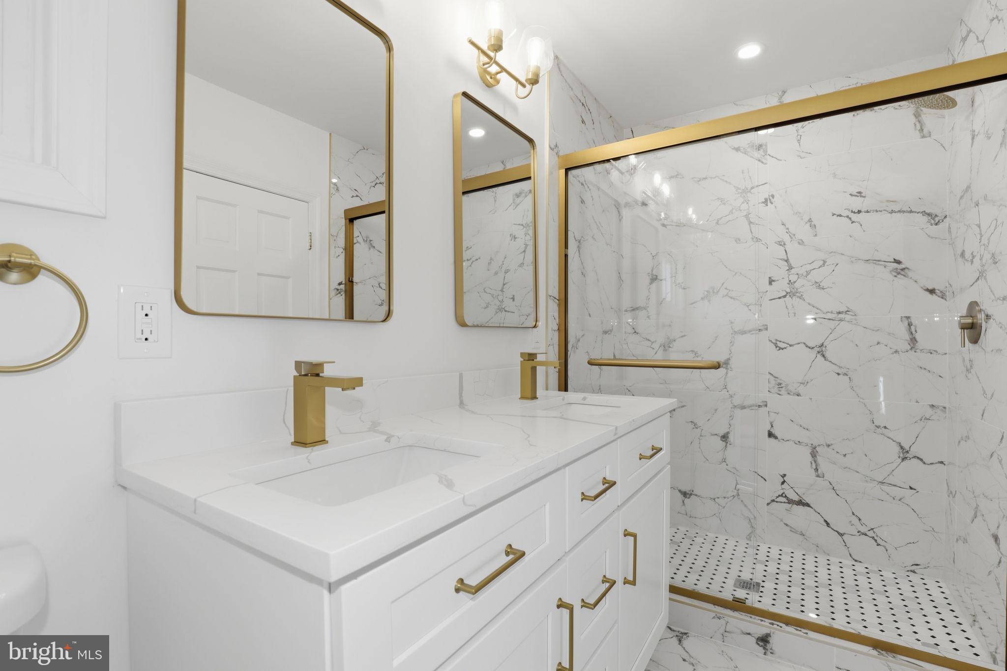 SEVEN OAKS - Residential