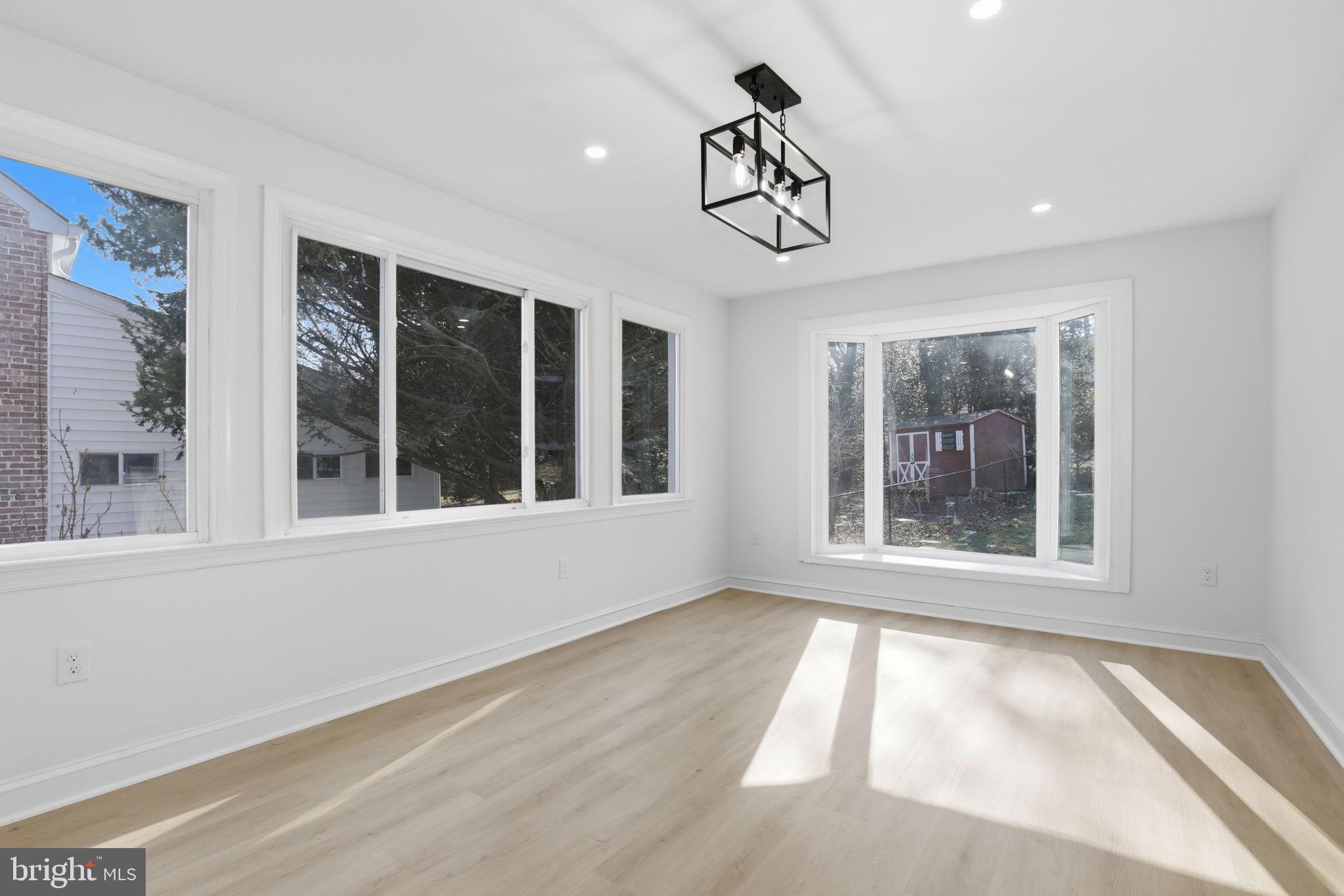 SEVEN OAKS - Residential