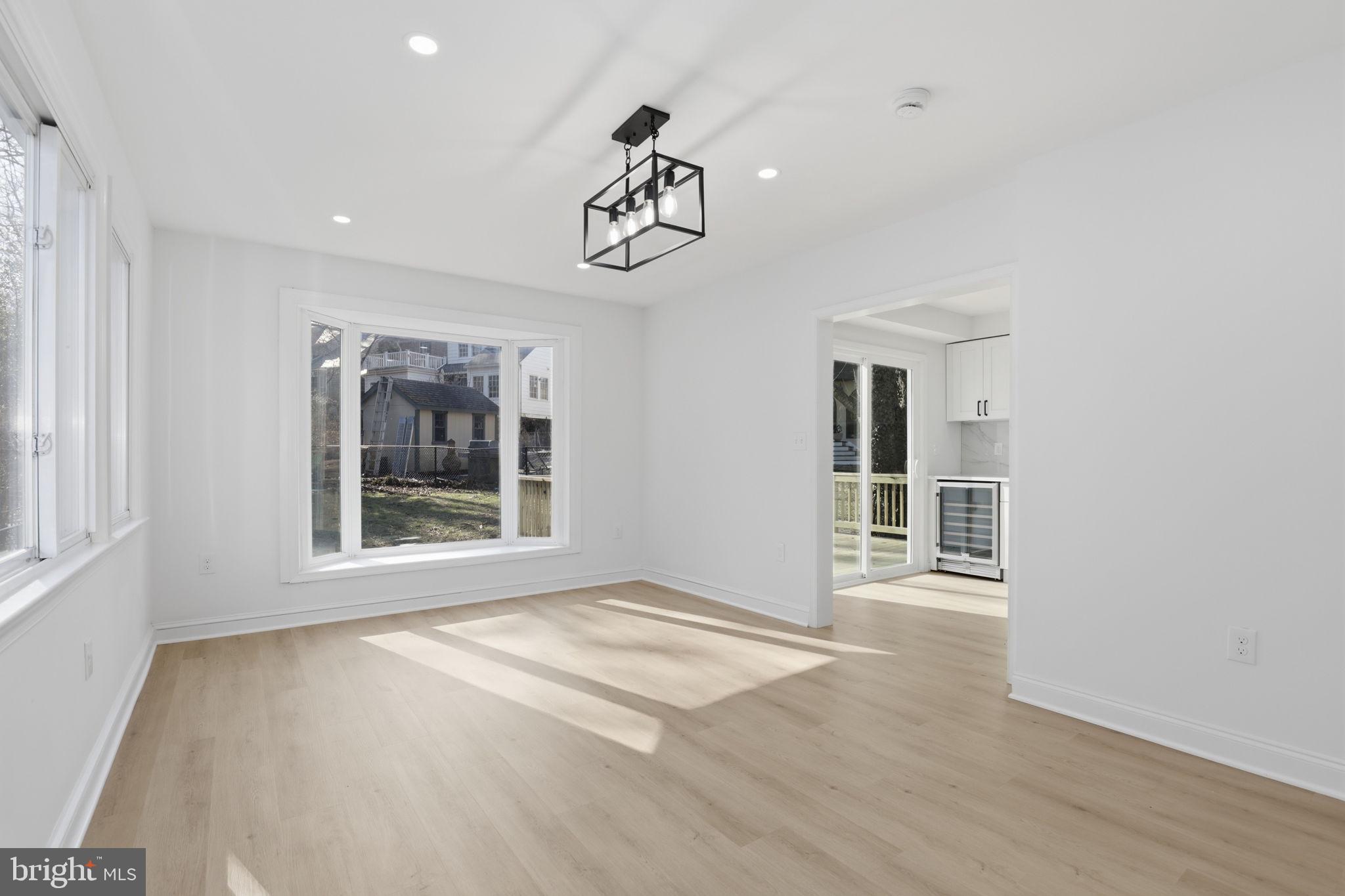 SEVEN OAKS - Residential