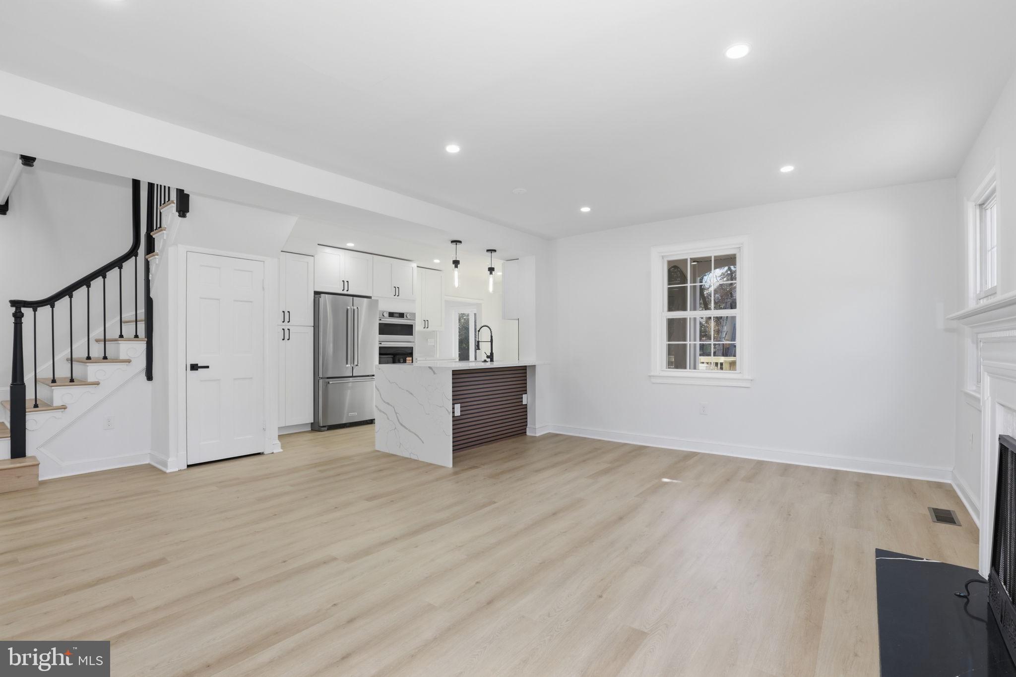 SEVEN OAKS - Residential