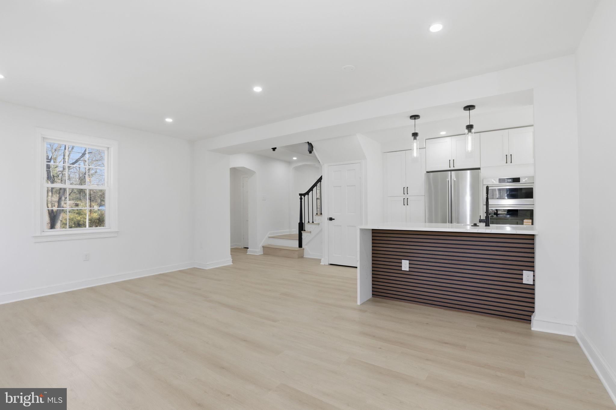 SEVEN OAKS - Residential