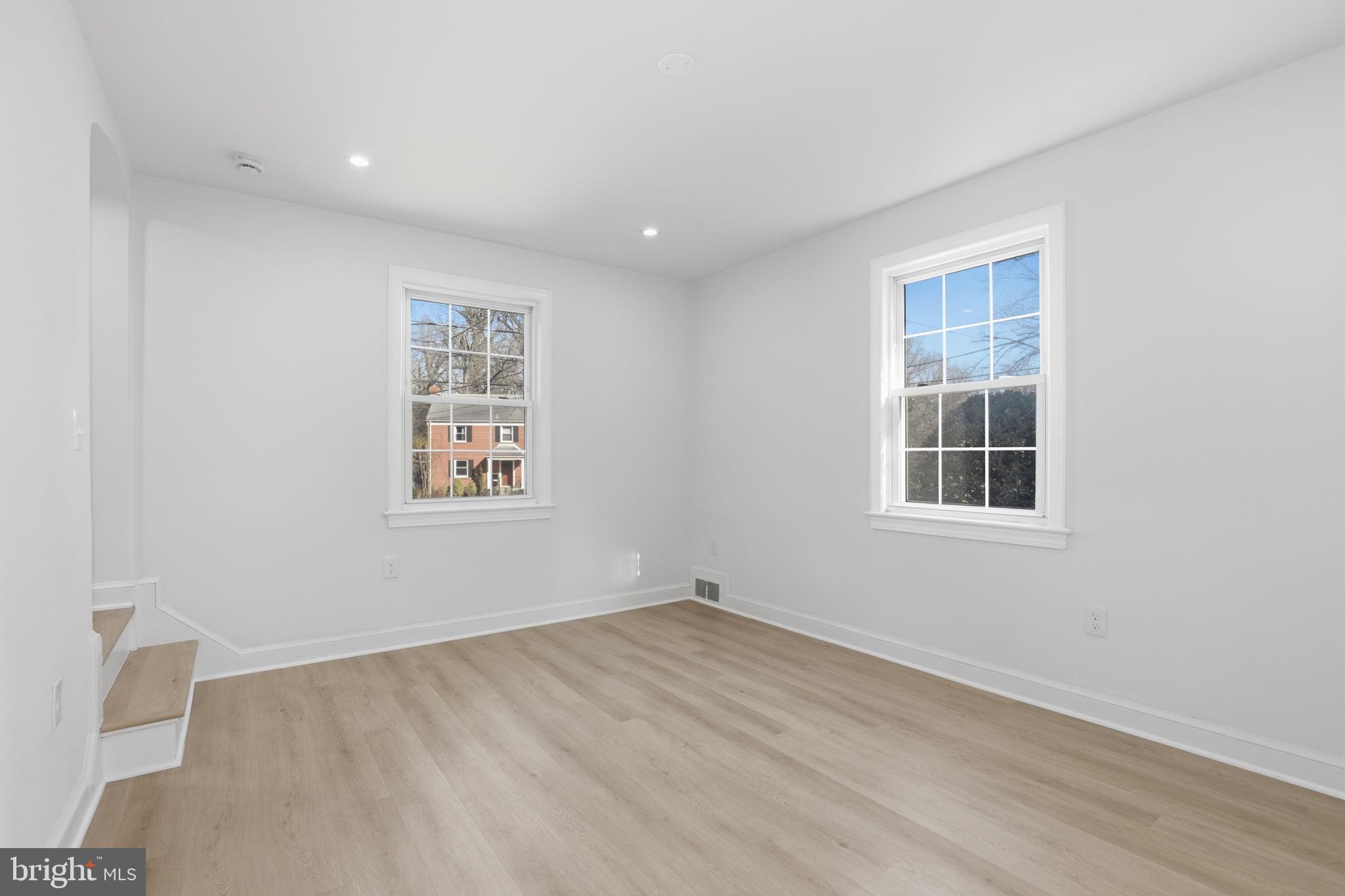 SEVEN OAKS - Residential