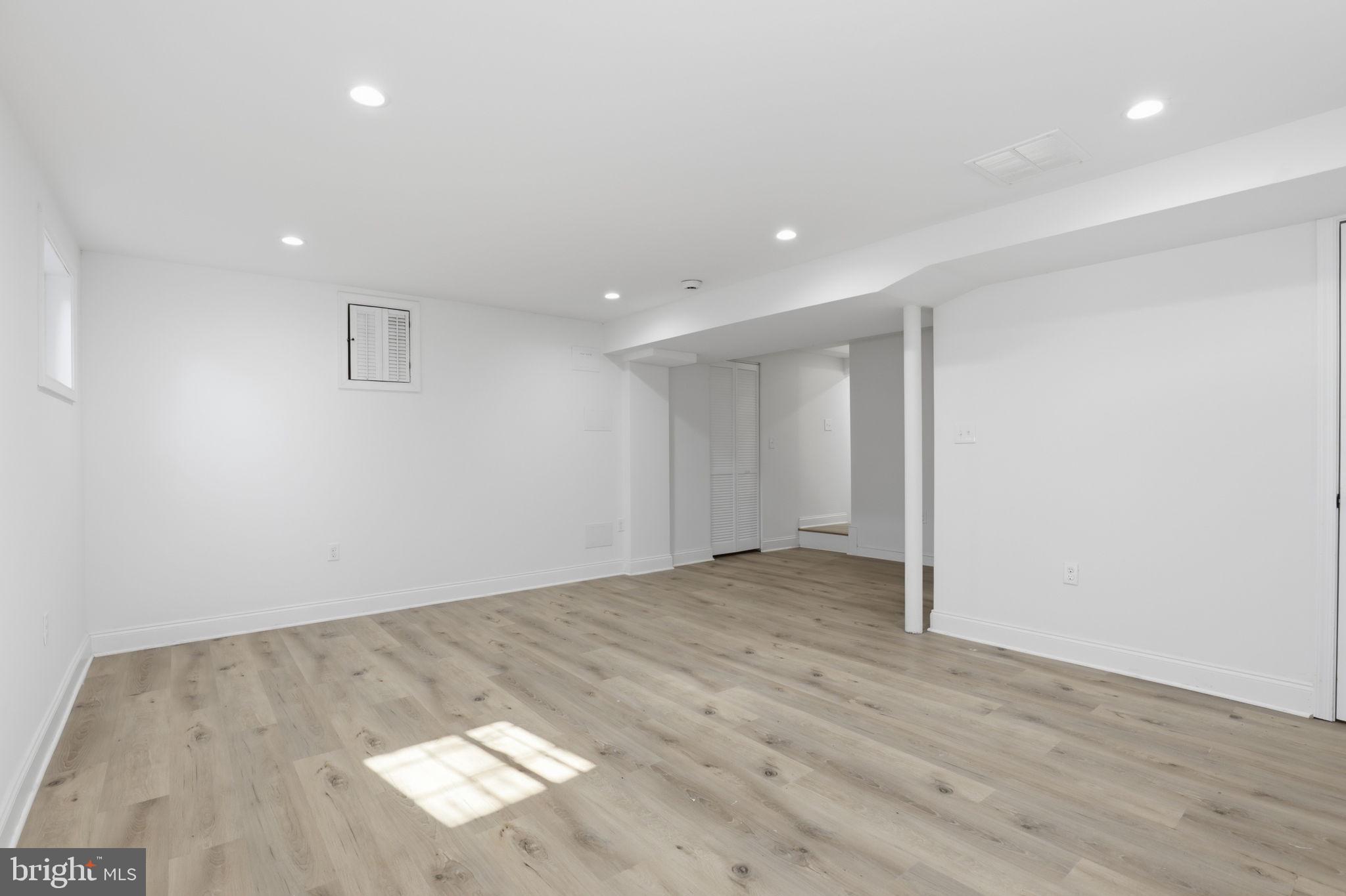 SEVEN OAKS - Residential