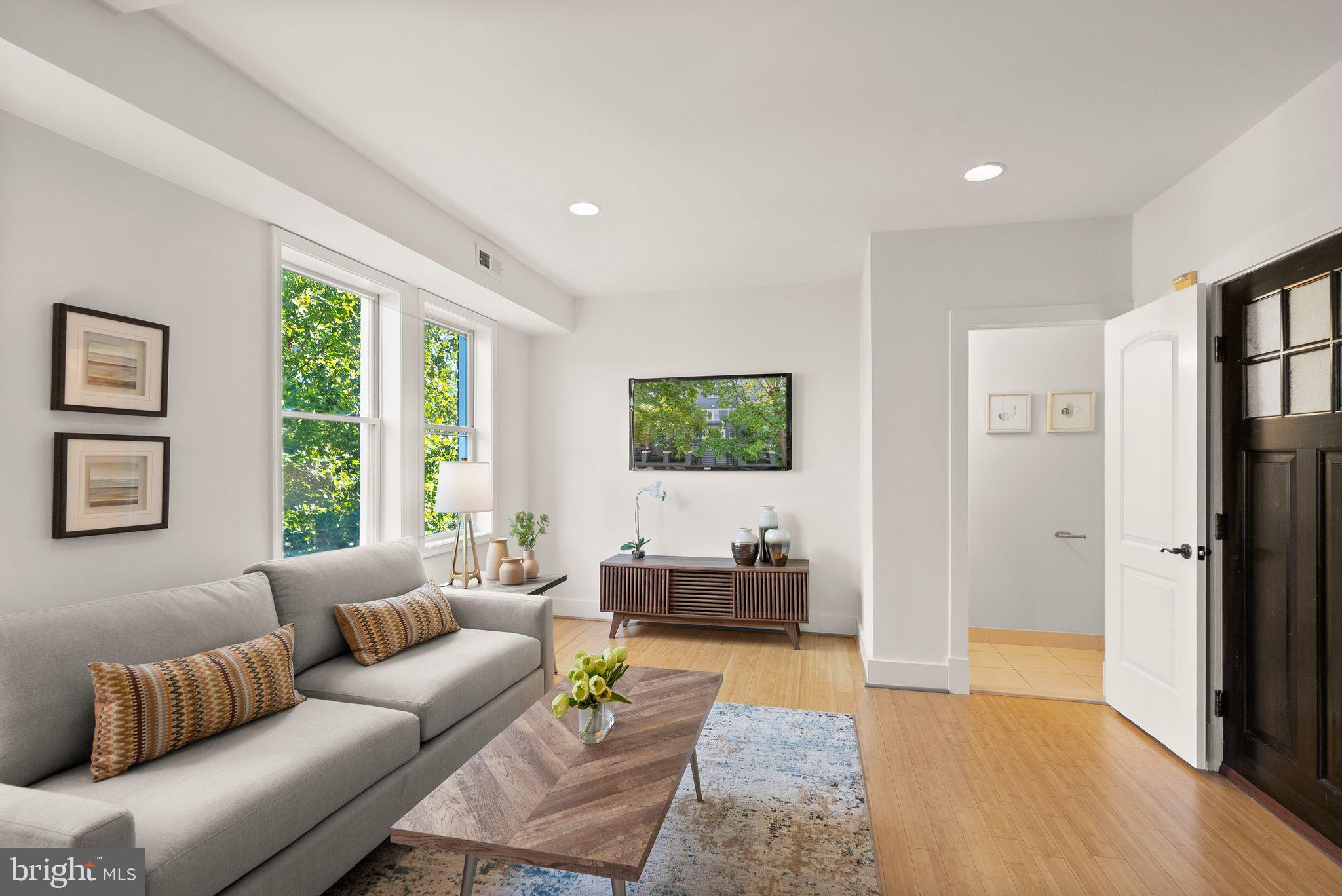 1409 G STREET NE 22