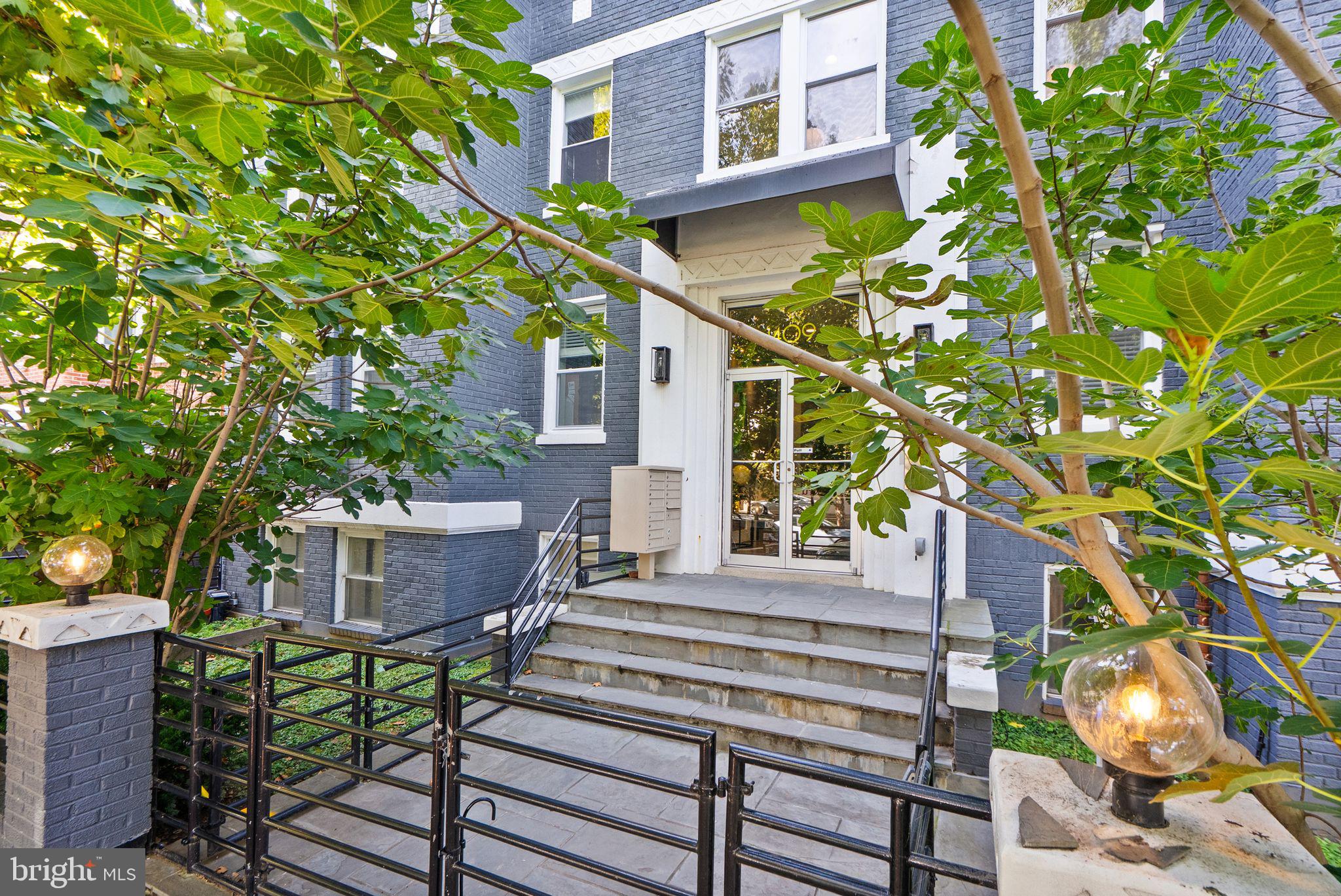 1409 G STREET NE 22