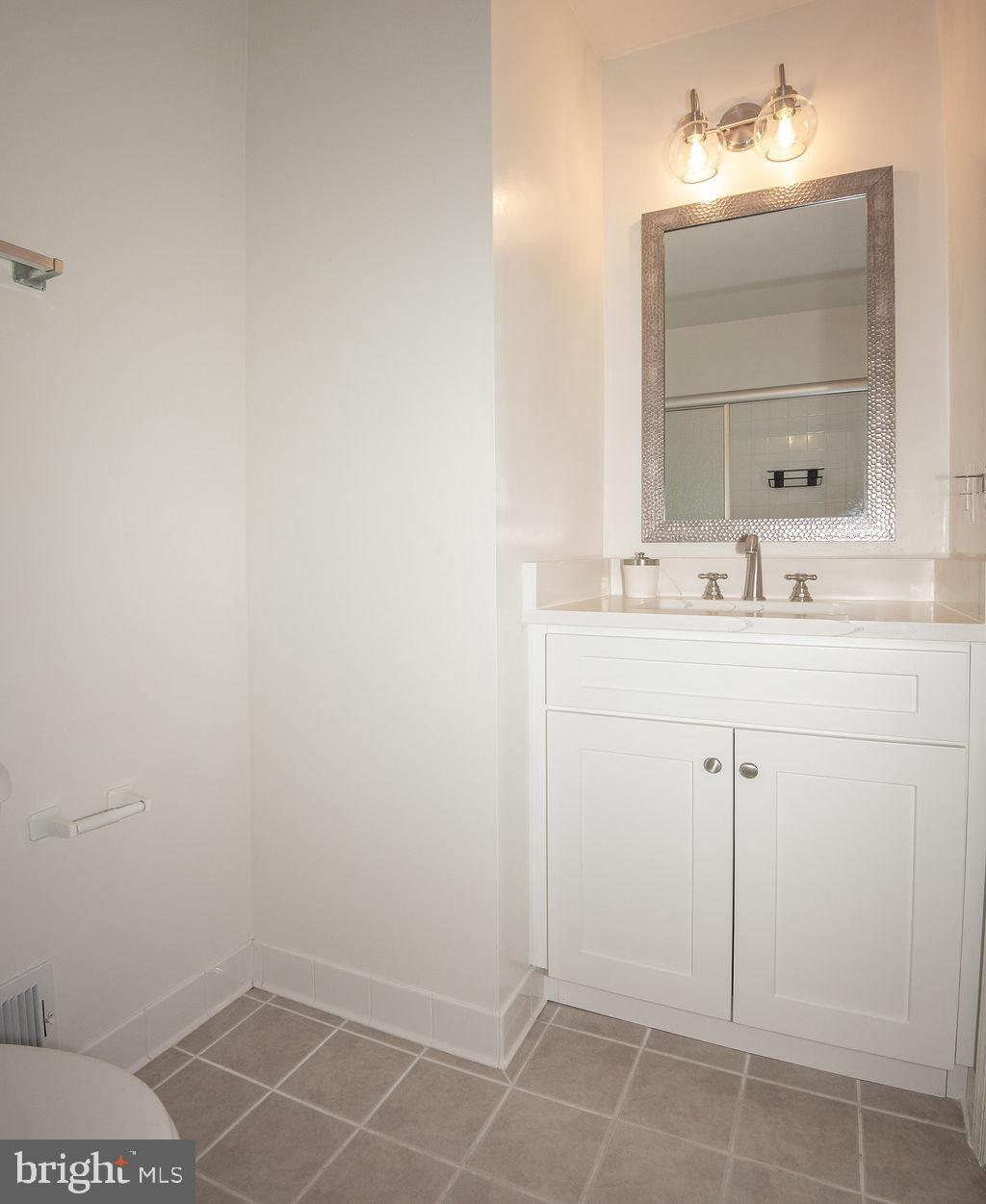 LAKEWOOD HILLS - Residential