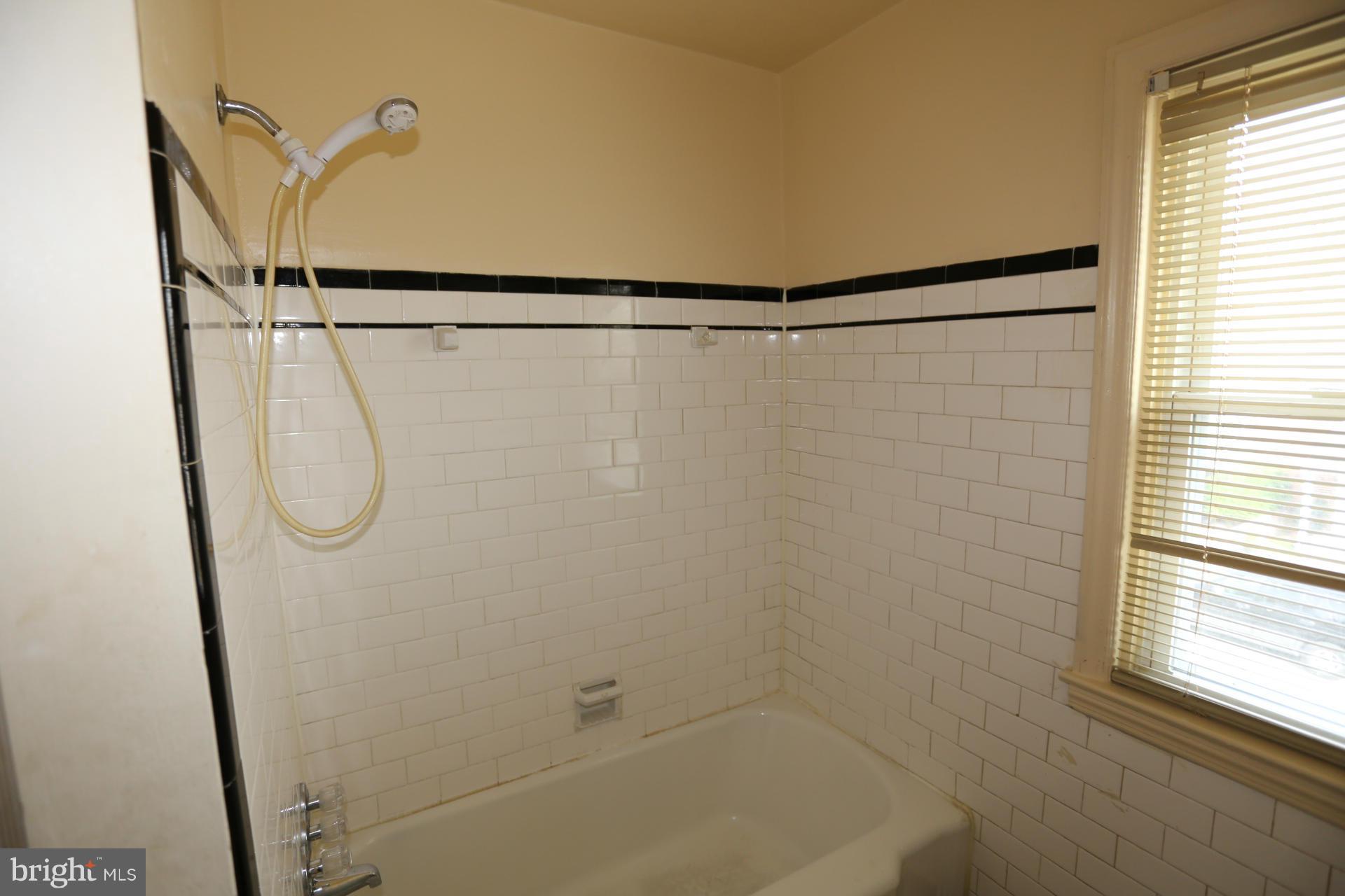 EDGEWOOD - Residential Lease