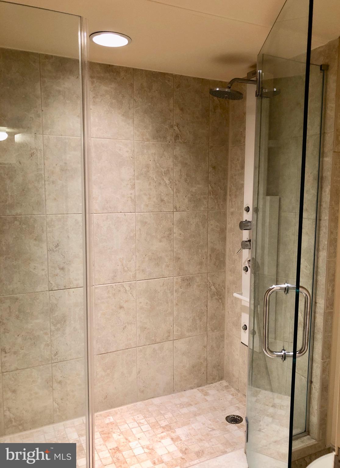 ENCORE OF MCLEAN - Residential Lease