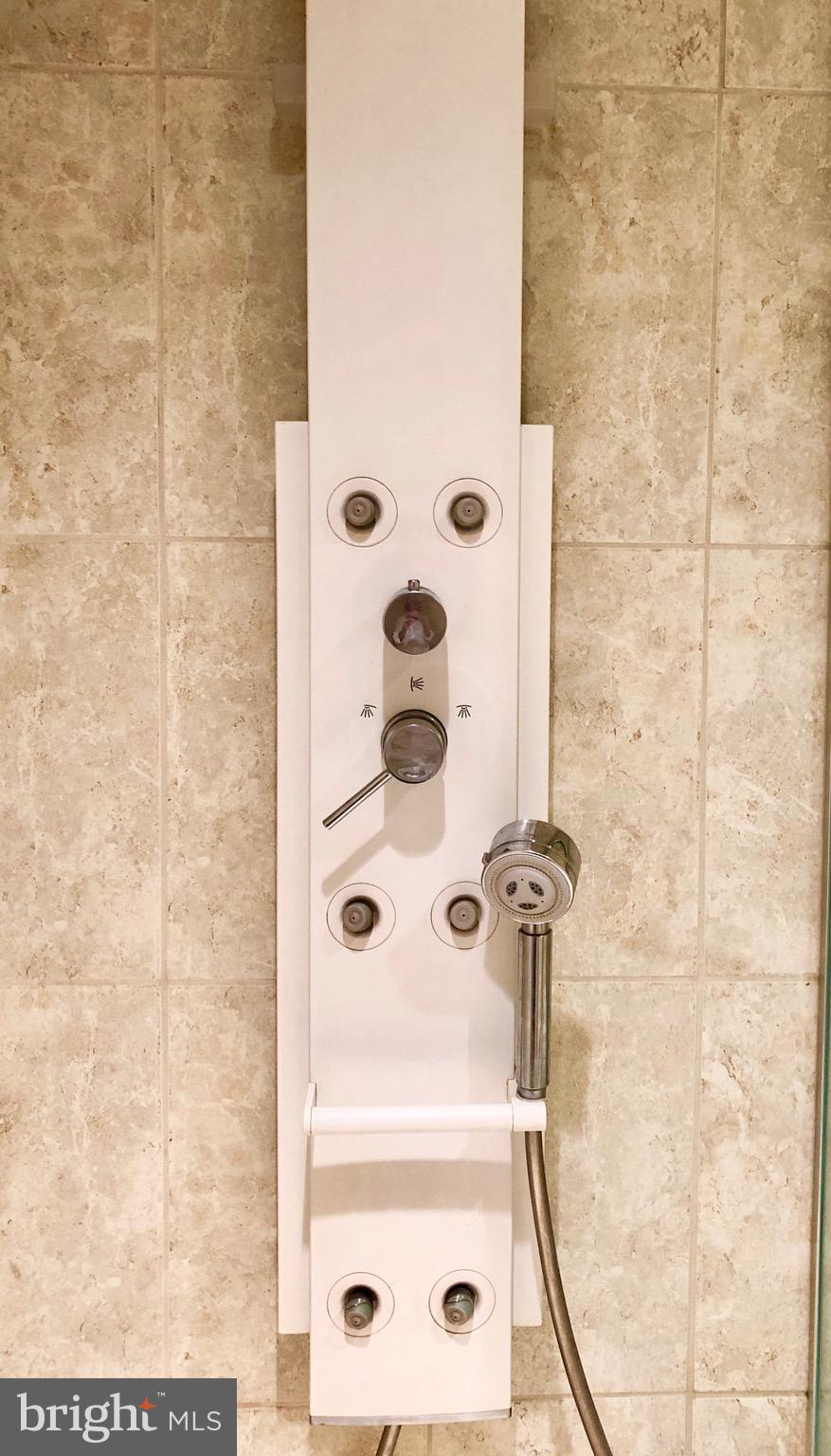 ENCORE OF MCLEAN - Residential Lease