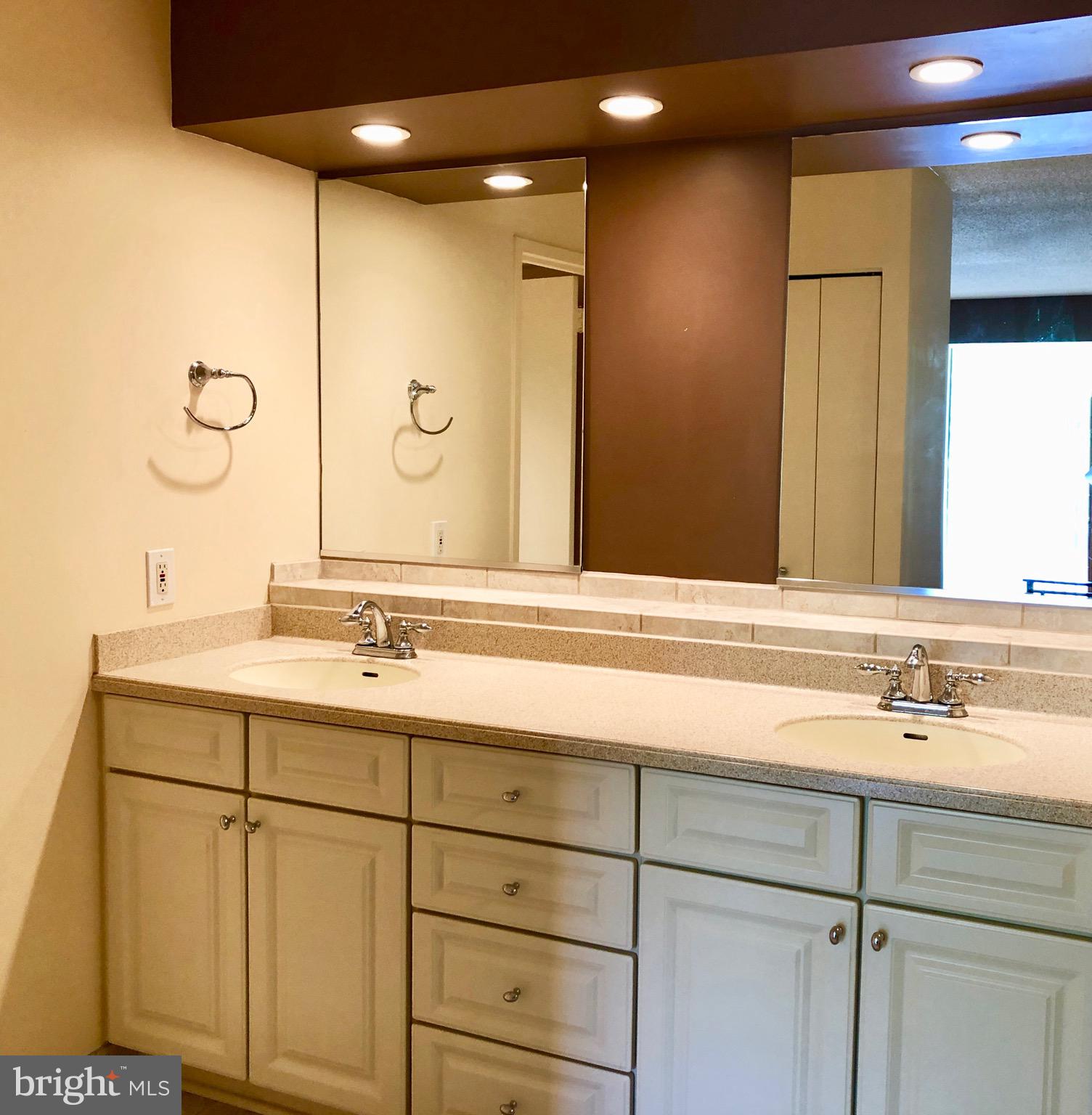 ENCORE OF MCLEAN - Residential Lease