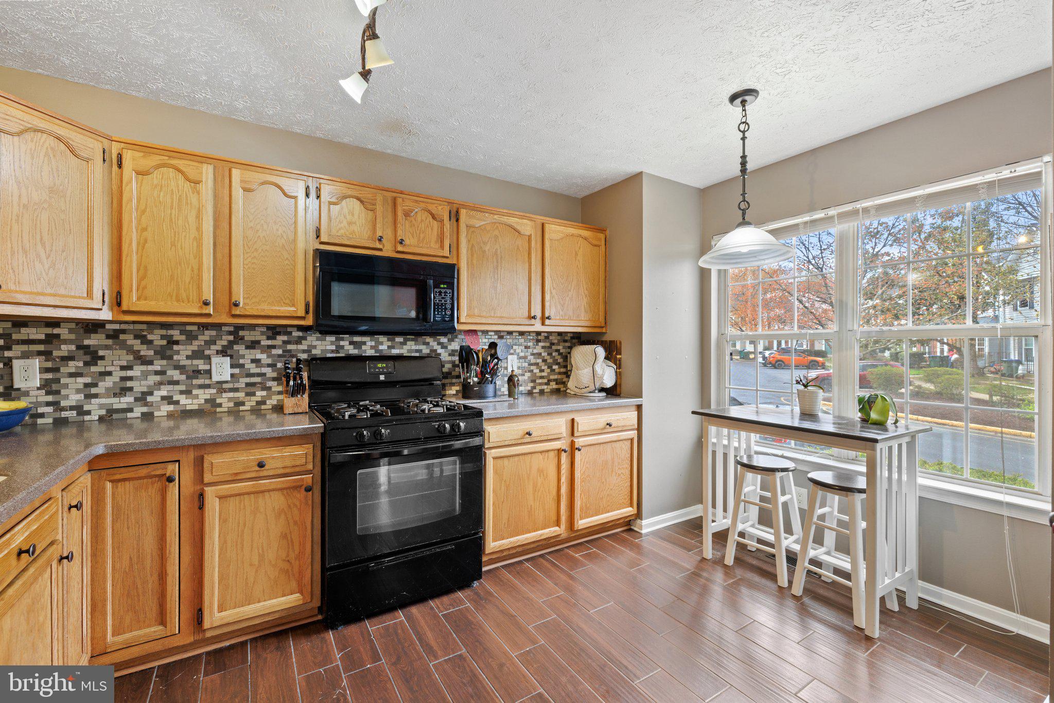 HAMPTON OAKS - Residential