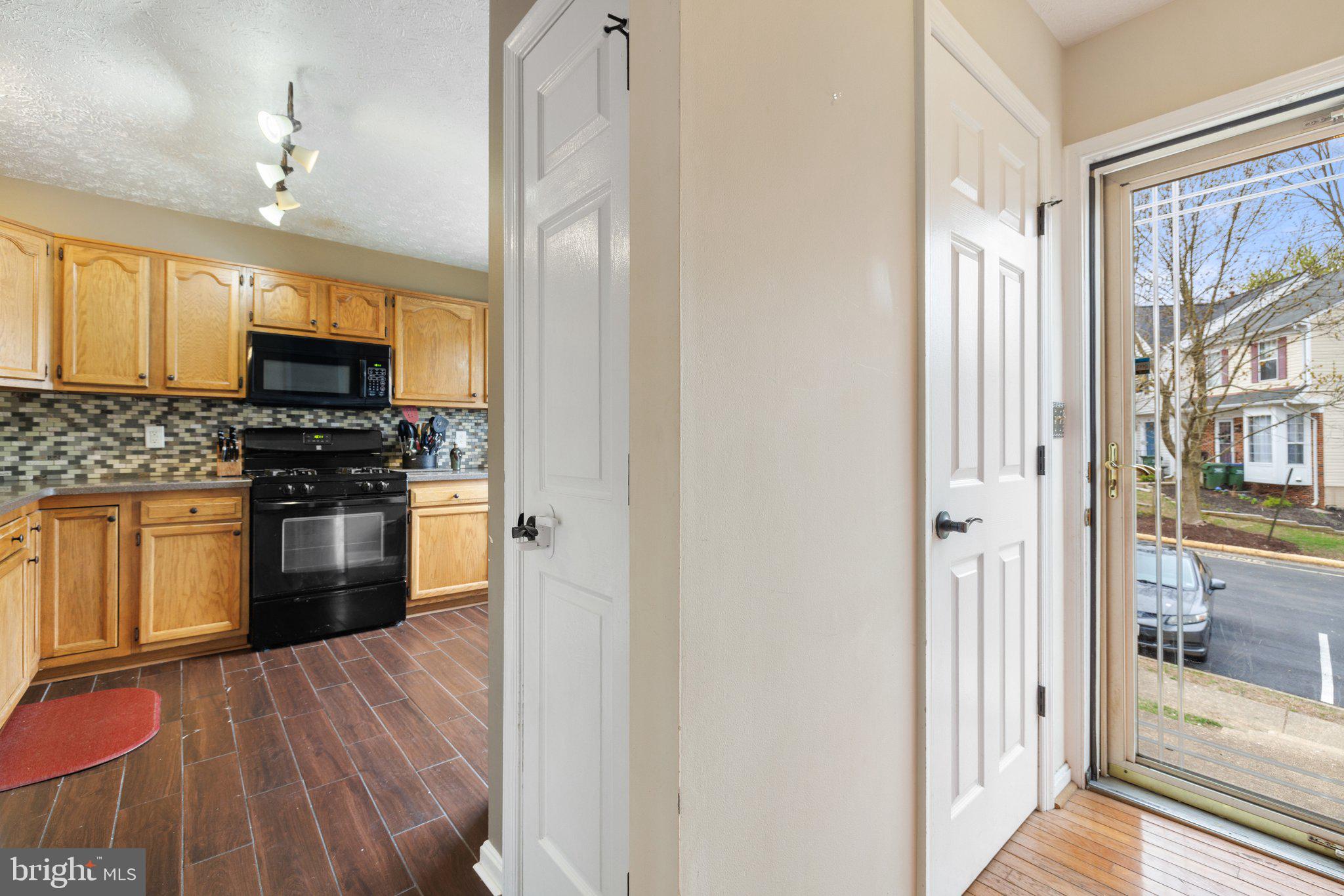 HAMPTON OAKS - Residential