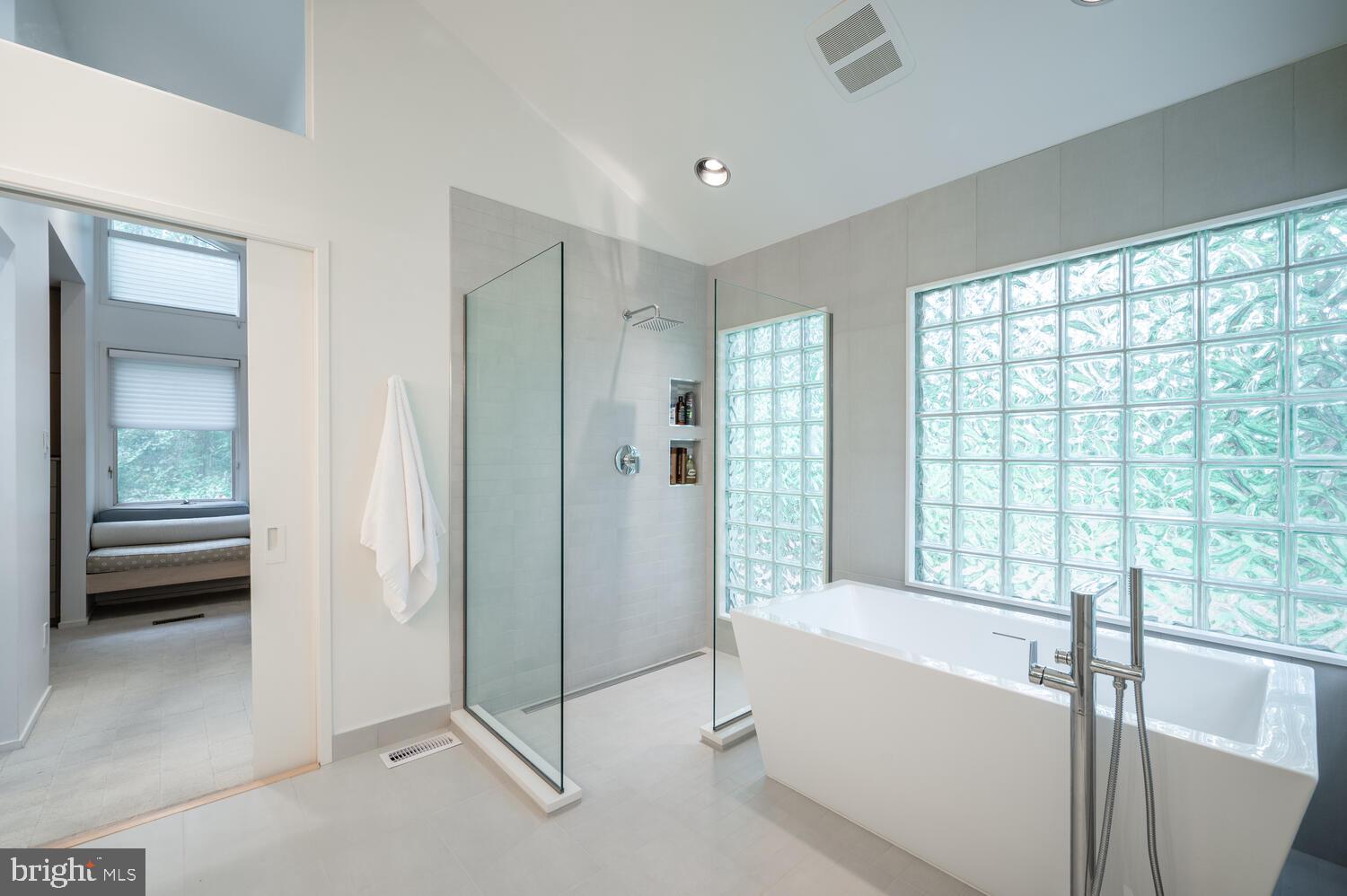 CONGRESSIONAL COUNTRY CLUB ESTATES - Residential