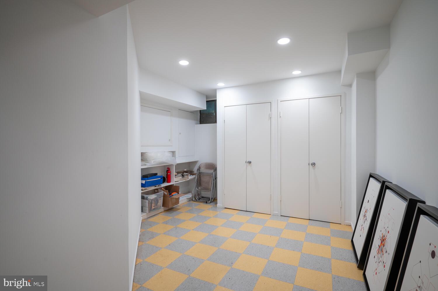 CONGRESSIONAL COUNTRY CLUB ESTATES - Residential