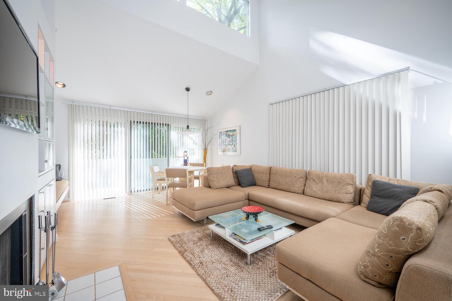 CONGRESSIONAL COUNTRY CLUB ESTATES - Residential