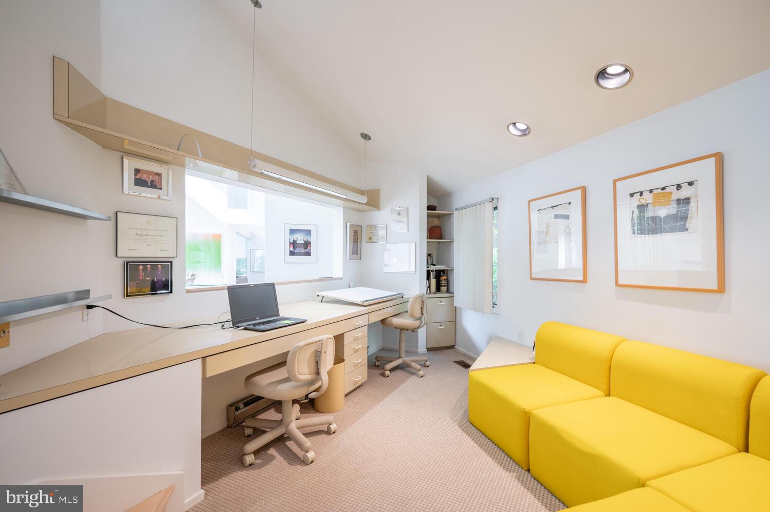 CONGRESSIONAL COUNTRY CLUB ESTATES - Residential