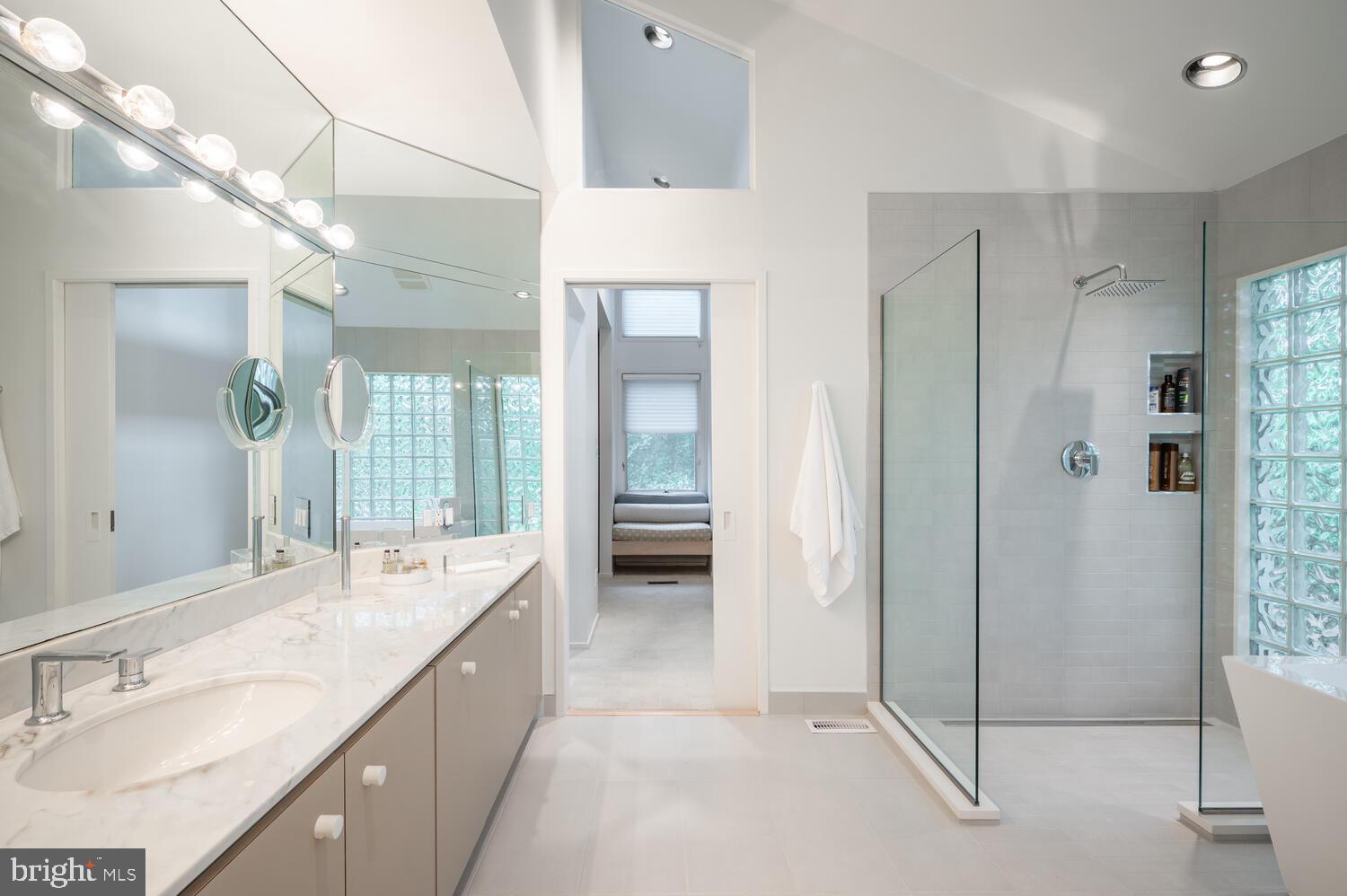 CONGRESSIONAL COUNTRY CLUB ESTATES - Residential