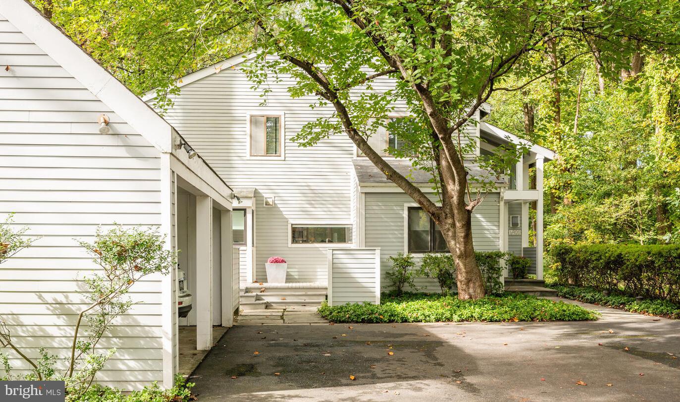 CONGRESSIONAL COUNTRY CLUB ESTATES - Residential