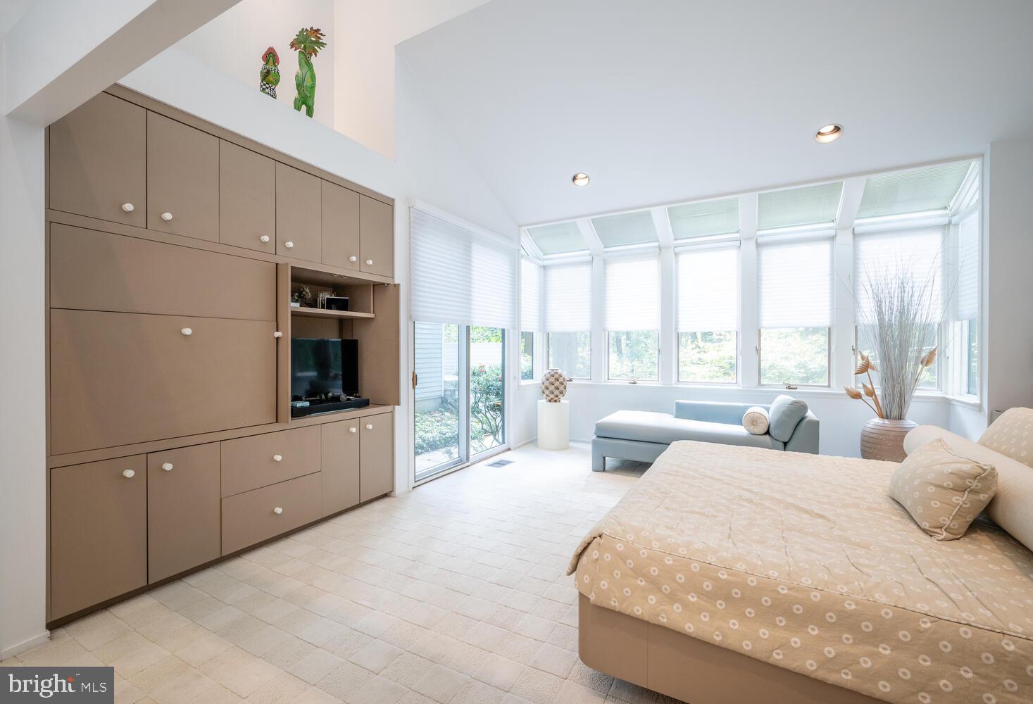 CONGRESSIONAL COUNTRY CLUB ESTATES - Residential