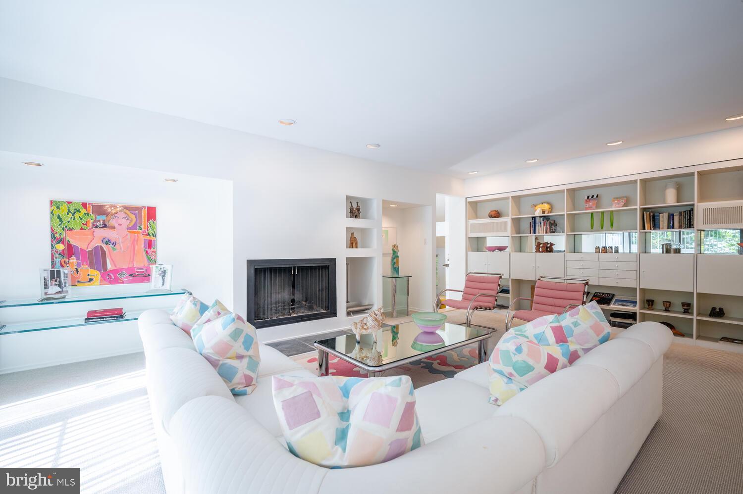 CONGRESSIONAL COUNTRY CLUB ESTATES - Residential