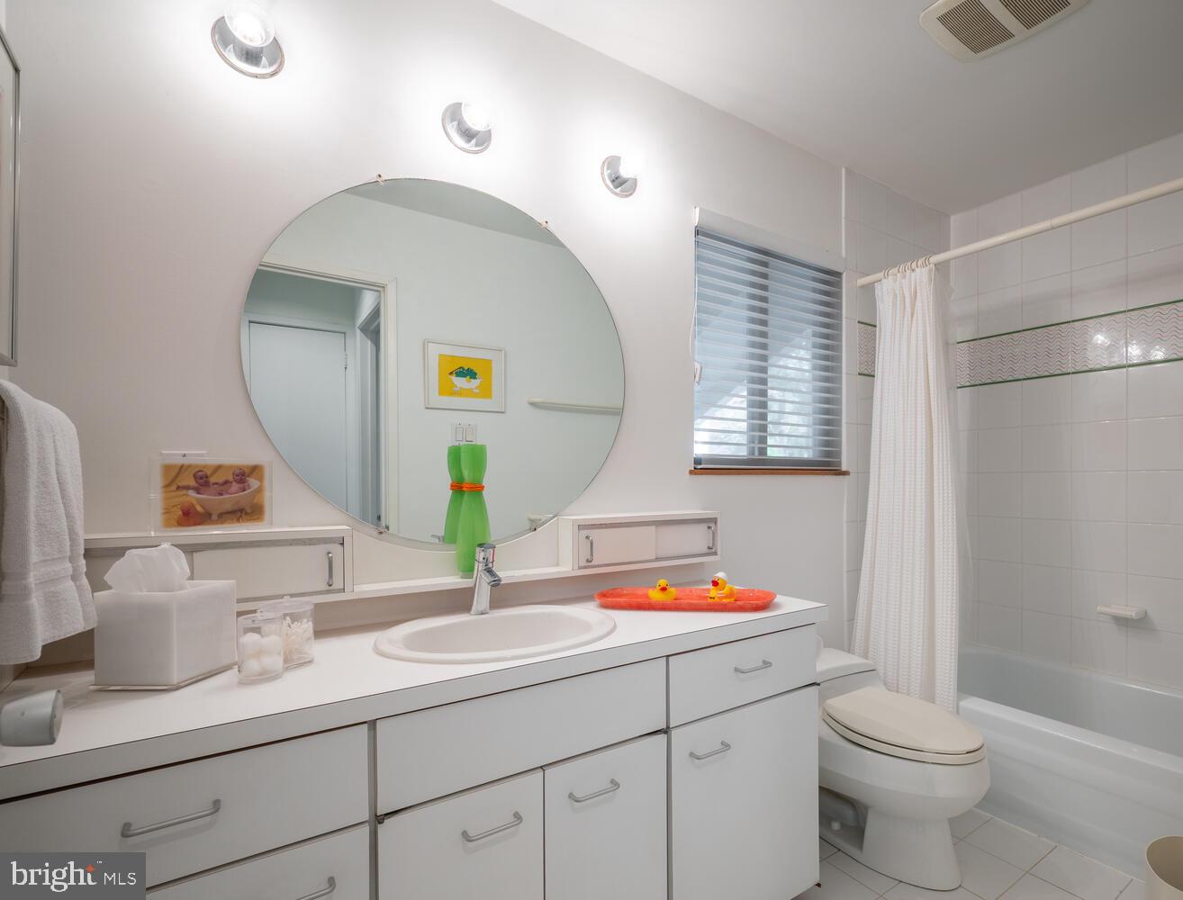 CONGRESSIONAL COUNTRY CLUB ESTATES - Residential