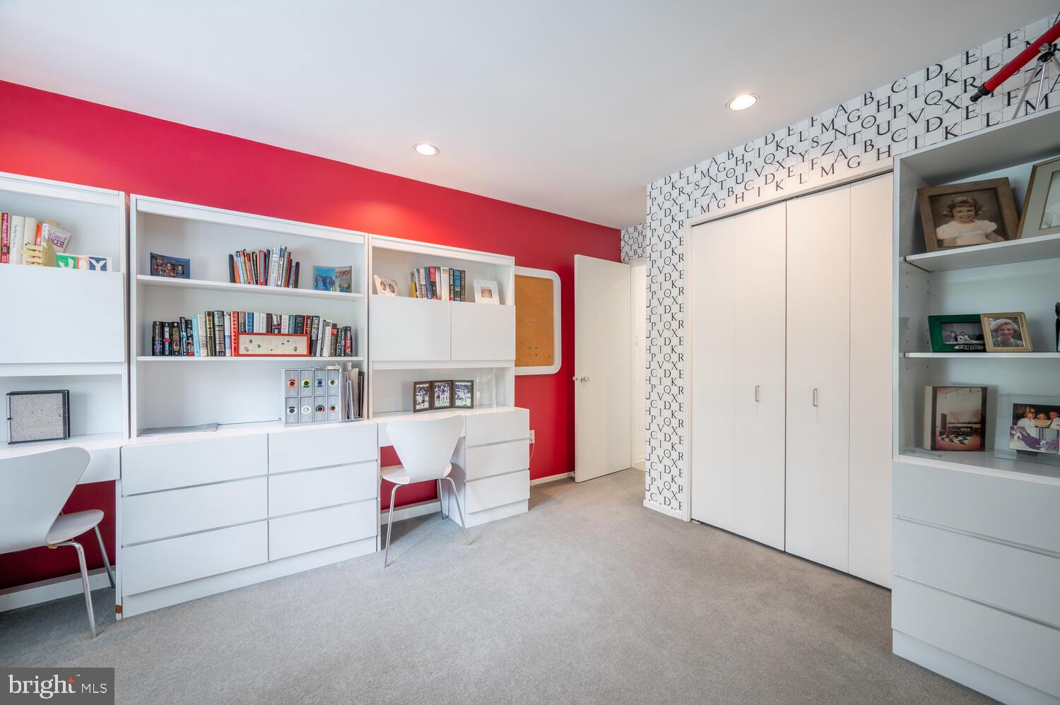 CONGRESSIONAL COUNTRY CLUB ESTATES - Residential