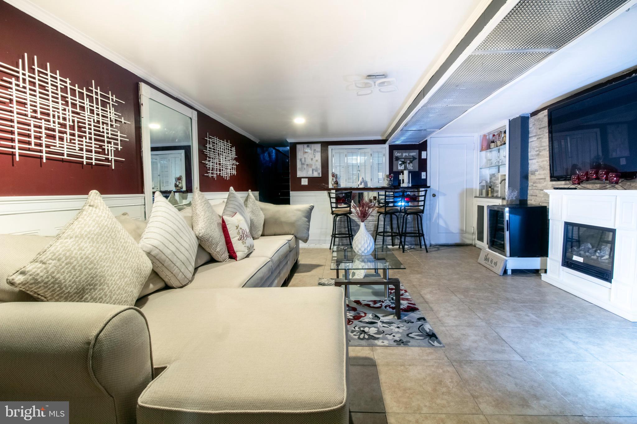 WEST OAK LANE - Residential