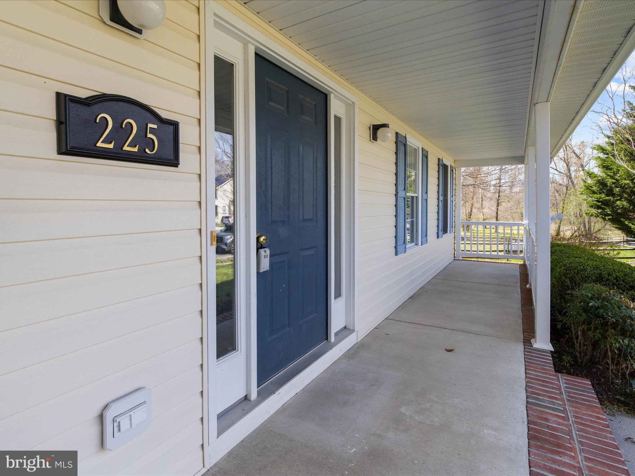 225 AUTUMN LANE