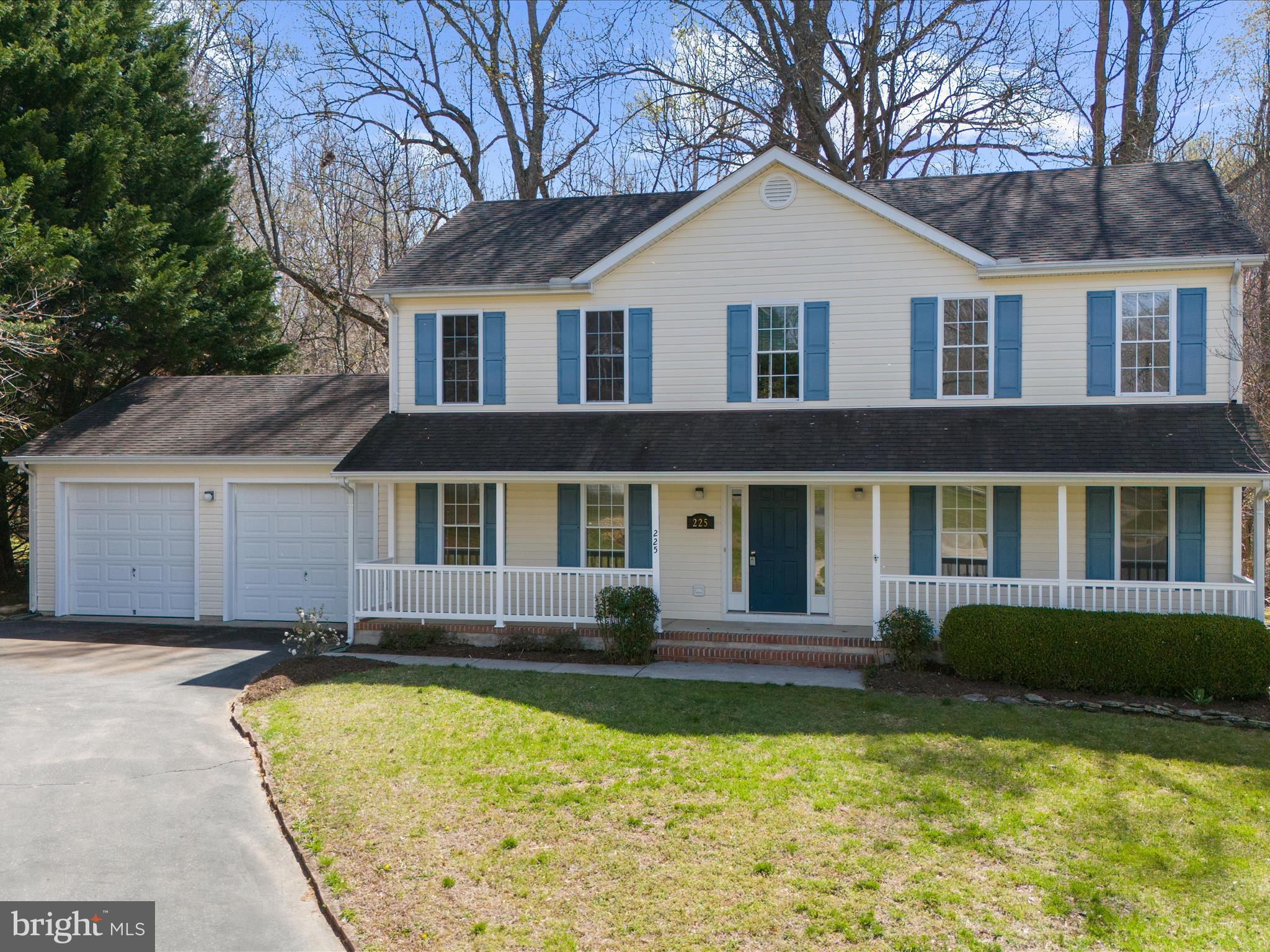 225 AUTUMN LANE