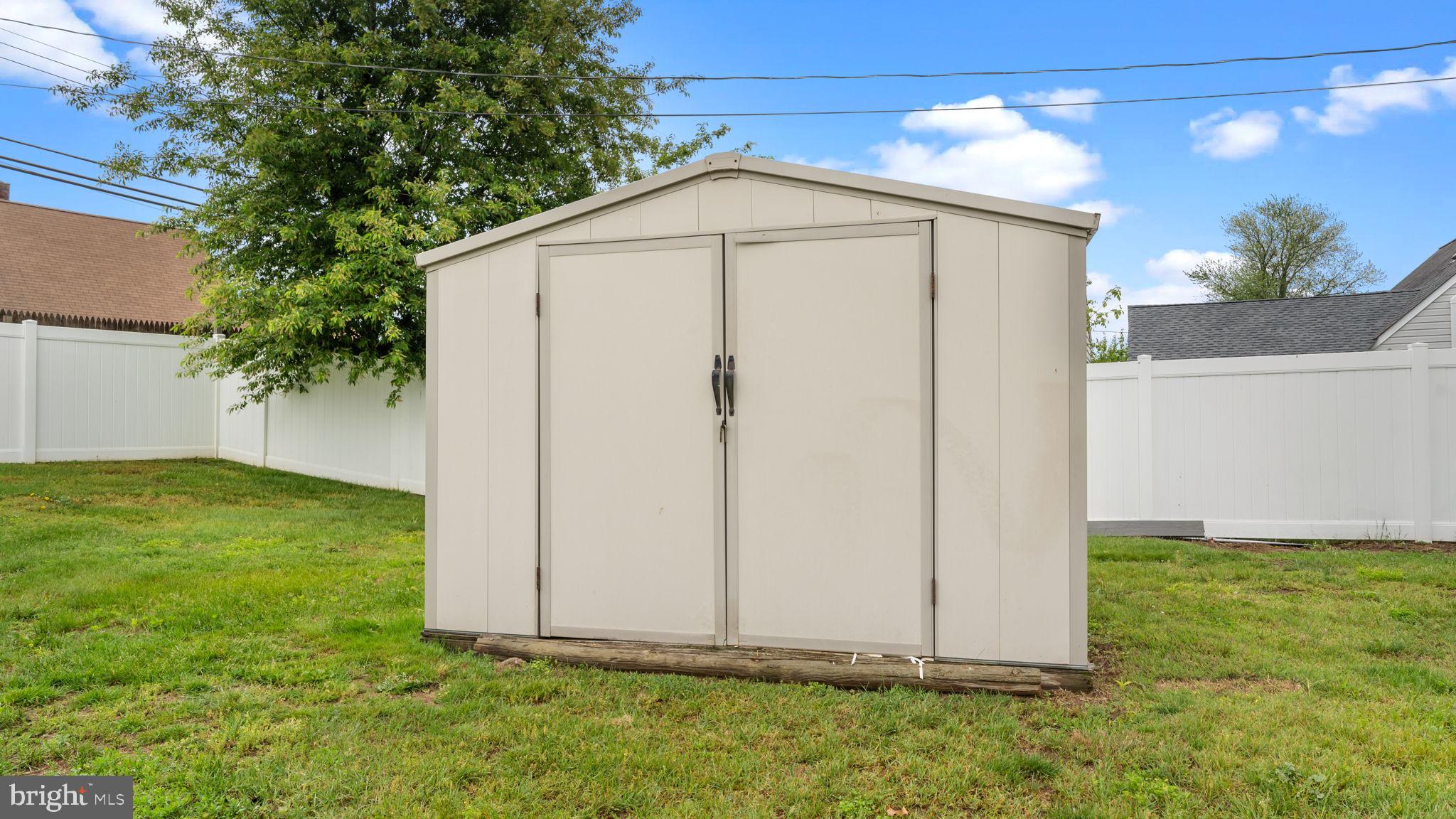 INDIAN CREEK - Residential