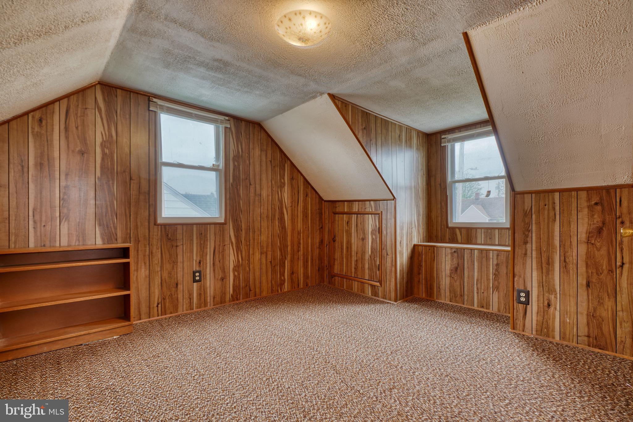 NORTHAMPTON - Residential