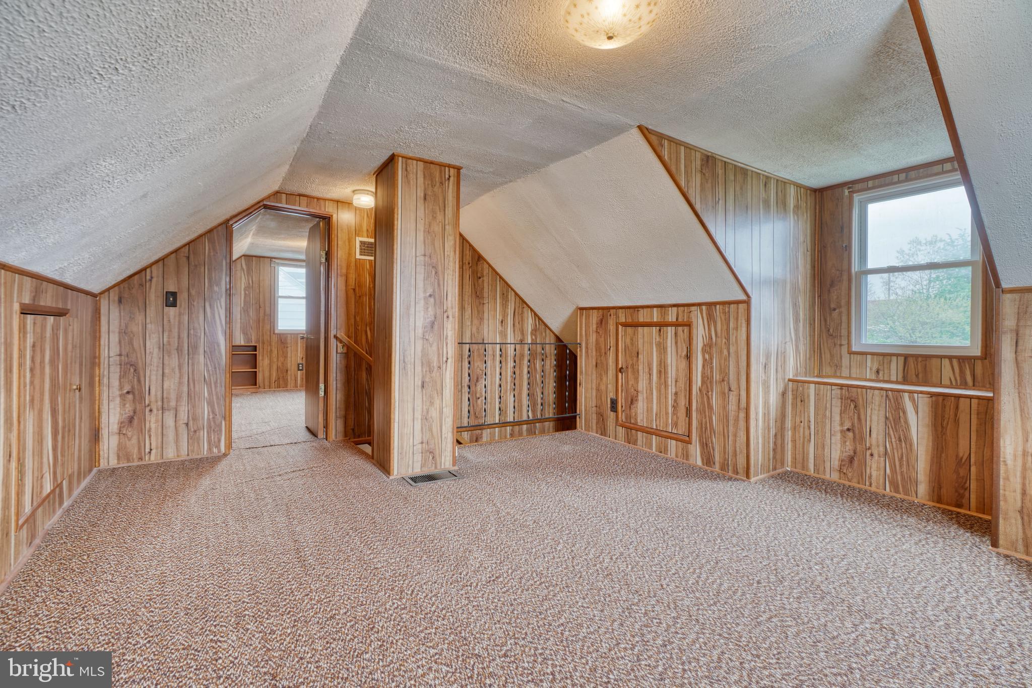 NORTHAMPTON - Residential