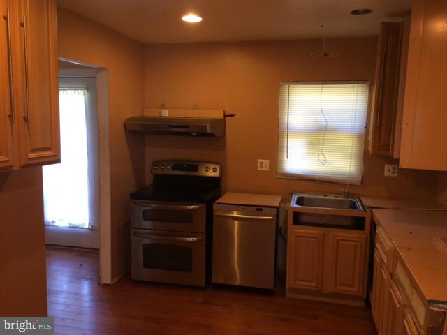 FORESTVILLE CENTER - Residential