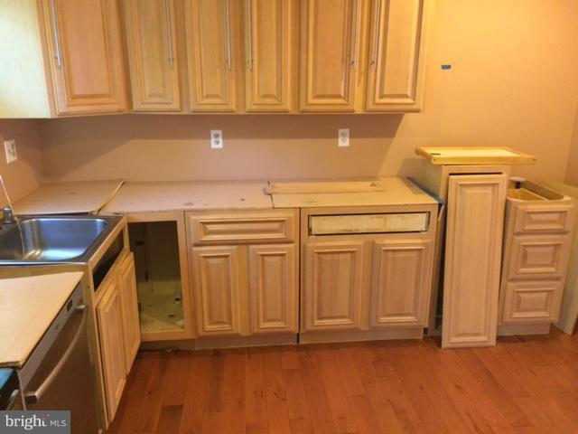 FORESTVILLE CENTER - Residential